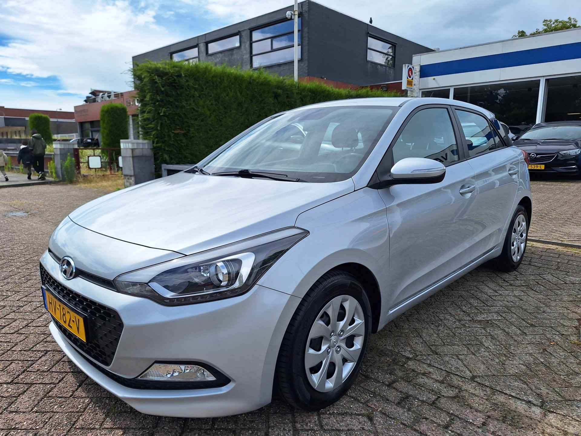 Hyundai i20 1.2 HP i-Motion - 2/28