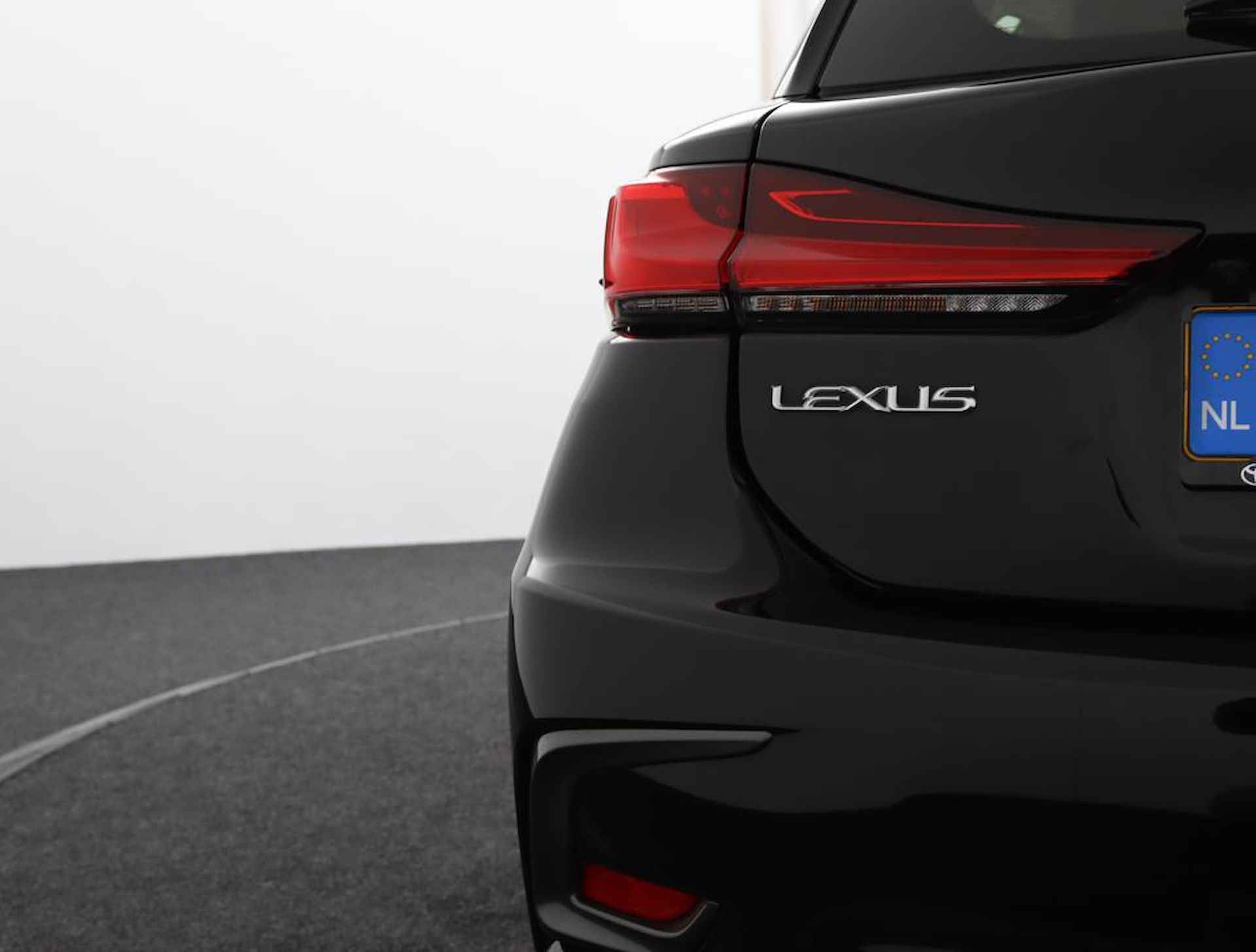 Lexus CT 200h Edition 30 | Adaptive Cruise Control | Lane Assist | LED koplampen | - 35/43