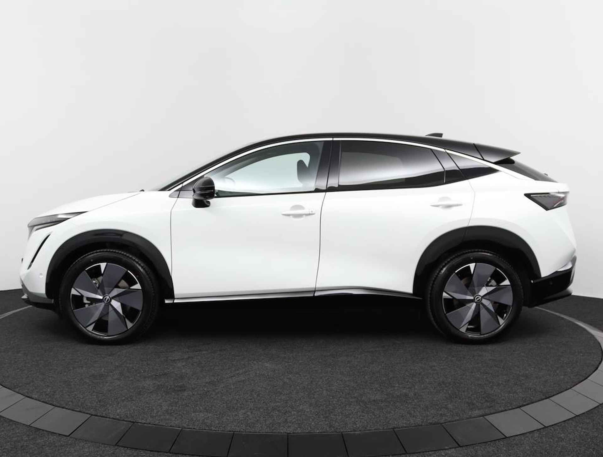 Nissan Ariya Evolve 87 kWh | Kunstlederen/alcantara bekleding | Rondomzicht camera | Draadloos Apple Carplay/ Android Auto | Voor& achter sensoren | Warmtepomp | 120kWh snel laden! | - 8/50