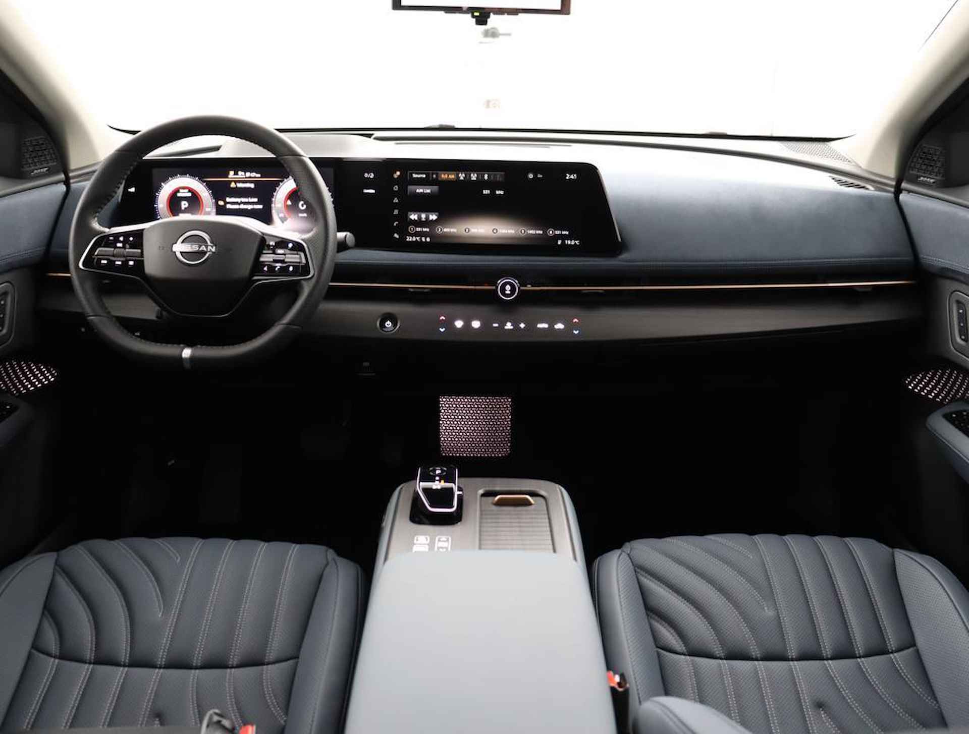 Nissan Ariya Evolve 87 kWh | Kunstlederen/alcantara bekleding | Rondomzicht camera | Draadloos Apple Carplay/ Android Auto | Voor& achter sensoren | Warmtepomp | 120kWh snel laden! | - 10/50