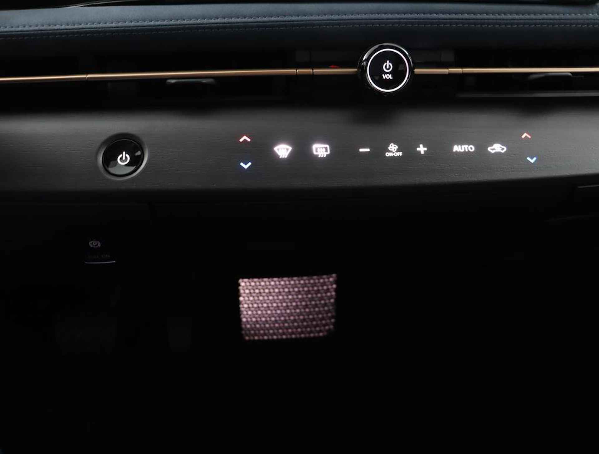 Nissan Ariya Evolve 87 kWh | Kunstlederen/alcantara bekleding | Rondomzicht camera | Draadloos Apple Carplay/ Android Auto | Voor& achter sensoren | Warmtepomp | 120kWh snel laden! | - 11/50