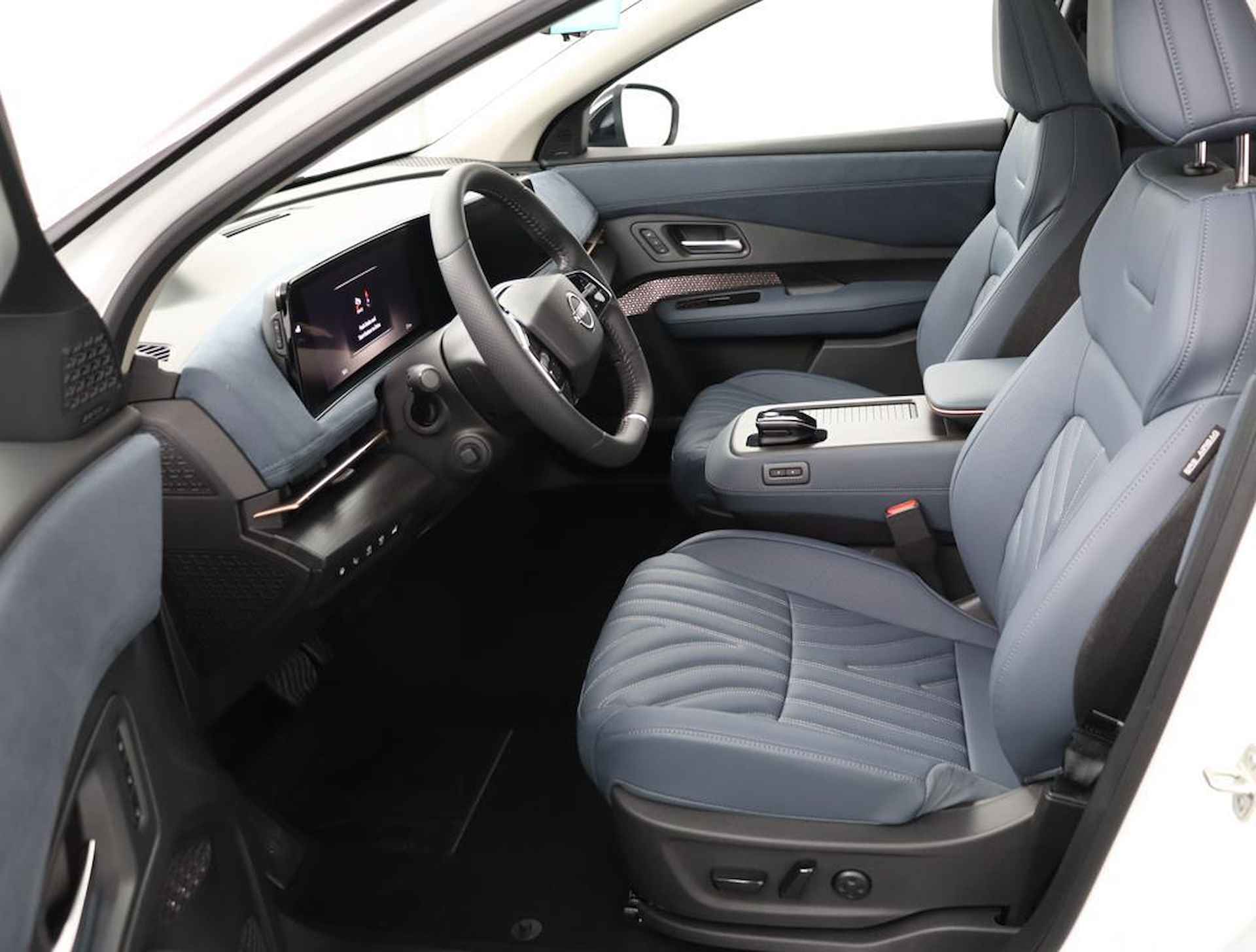 Nissan Ariya Evolve 87 kWh | Kunstlederen/alcantara bekleding | Rondomzicht camera | Draadloos Apple Carplay/ Android Auto | Voor& achter sensoren | Warmtepomp | 120kWh snel laden! | - 14/50