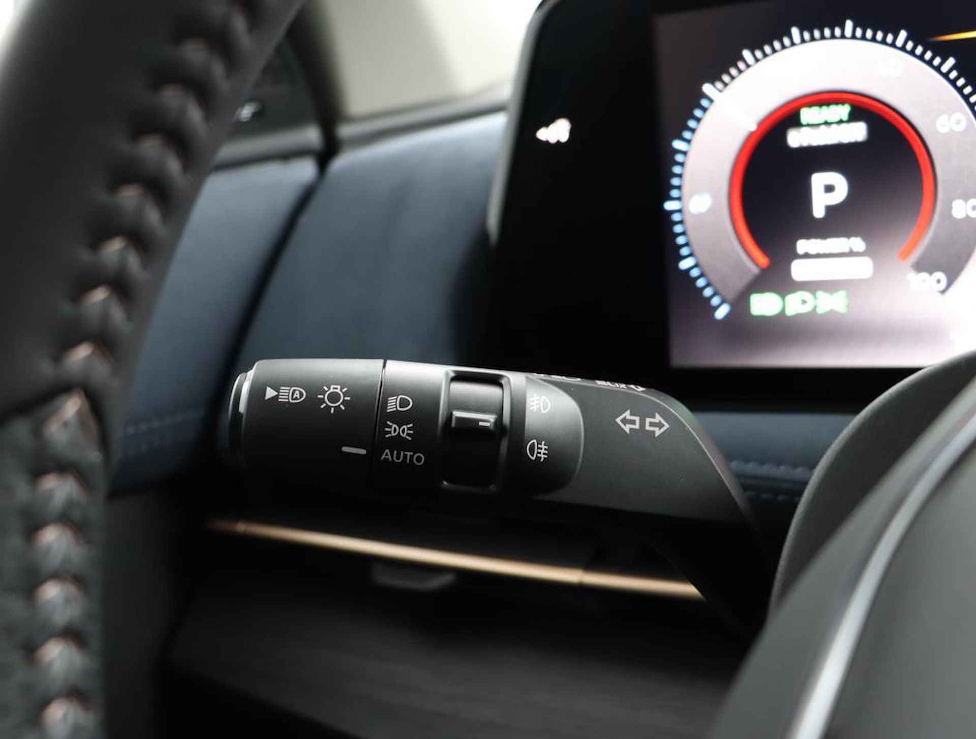 Nissan Ariya Evolve 87 kWh | Kunstlederen/alcantara bekleding | Rondomzicht camera | Draadloos Apple Carplay/ Android Auto | Voor& achter sensoren | Warmtepomp | 120kWh snel laden! | - 22/50