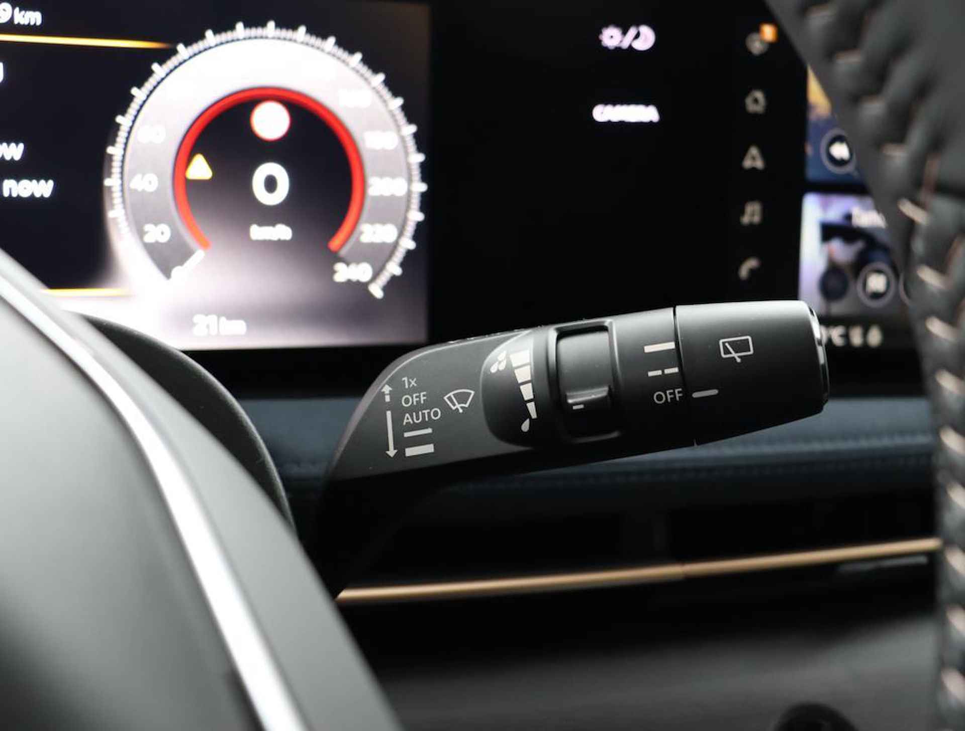 Nissan Ariya Evolve 87 kWh | Kunstlederen/alcantara bekleding | Rondomzicht camera | Draadloos Apple Carplay/ Android Auto | Voor& achter sensoren | Warmtepomp | 120kWh snel laden! | - 23/50