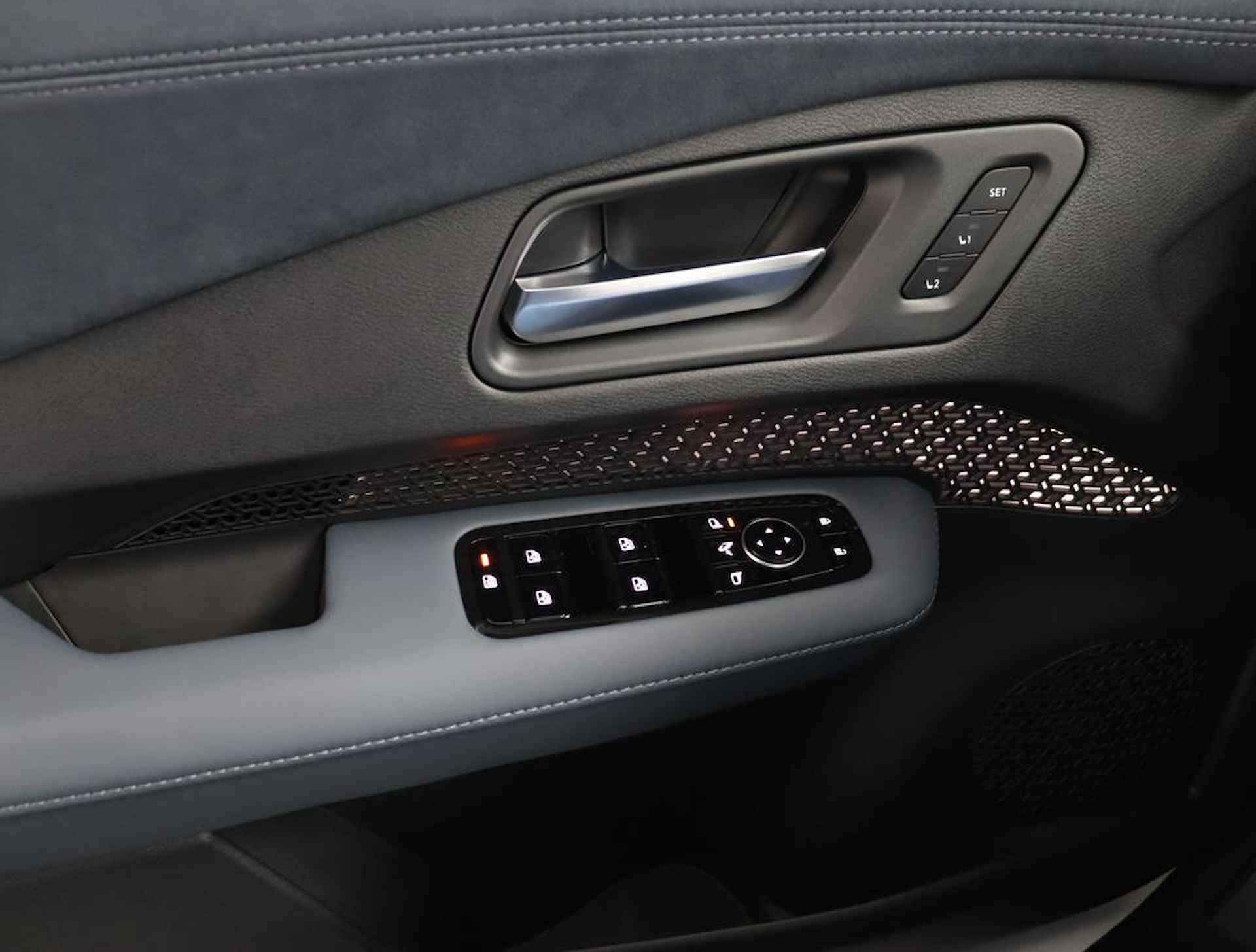 Nissan Ariya Evolve 87 kWh | Kunstlederen/alcantara bekleding | Rondomzicht camera | Draadloos Apple Carplay/ Android Auto | Voor& achter sensoren | Warmtepomp | 120kWh snel laden! | - 24/50