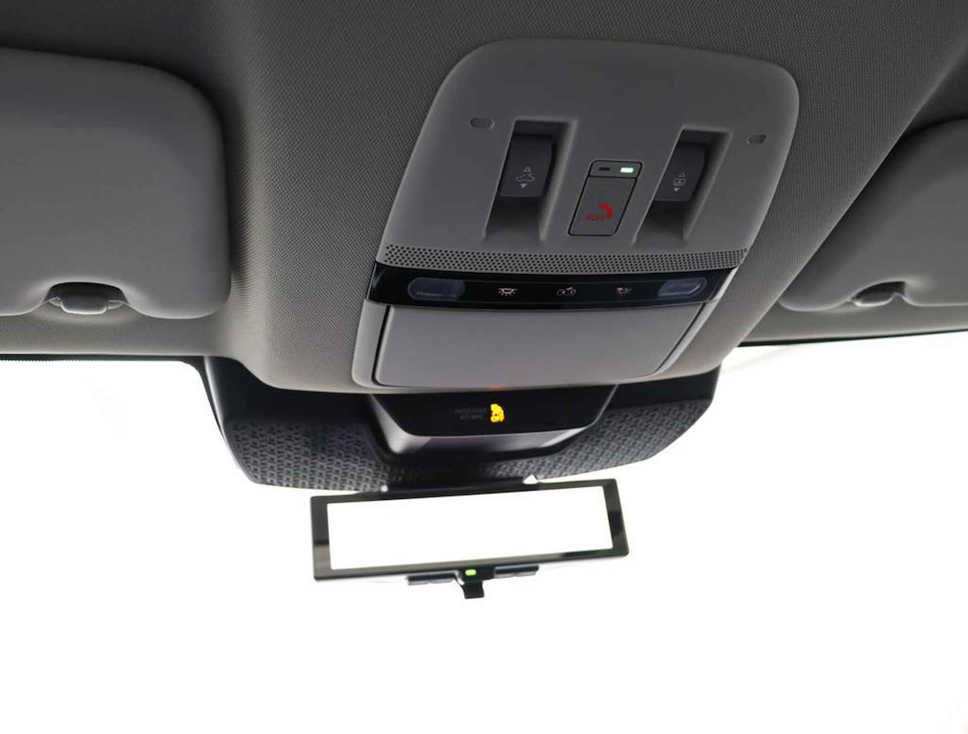 Nissan Ariya Evolve 87 kWh | Kunstlederen/alcantara bekleding | Rondomzicht camera | Draadloos Apple Carplay/ Android Auto | Voor& achter sensoren | Warmtepomp | 120kWh snel laden! | - 25/50