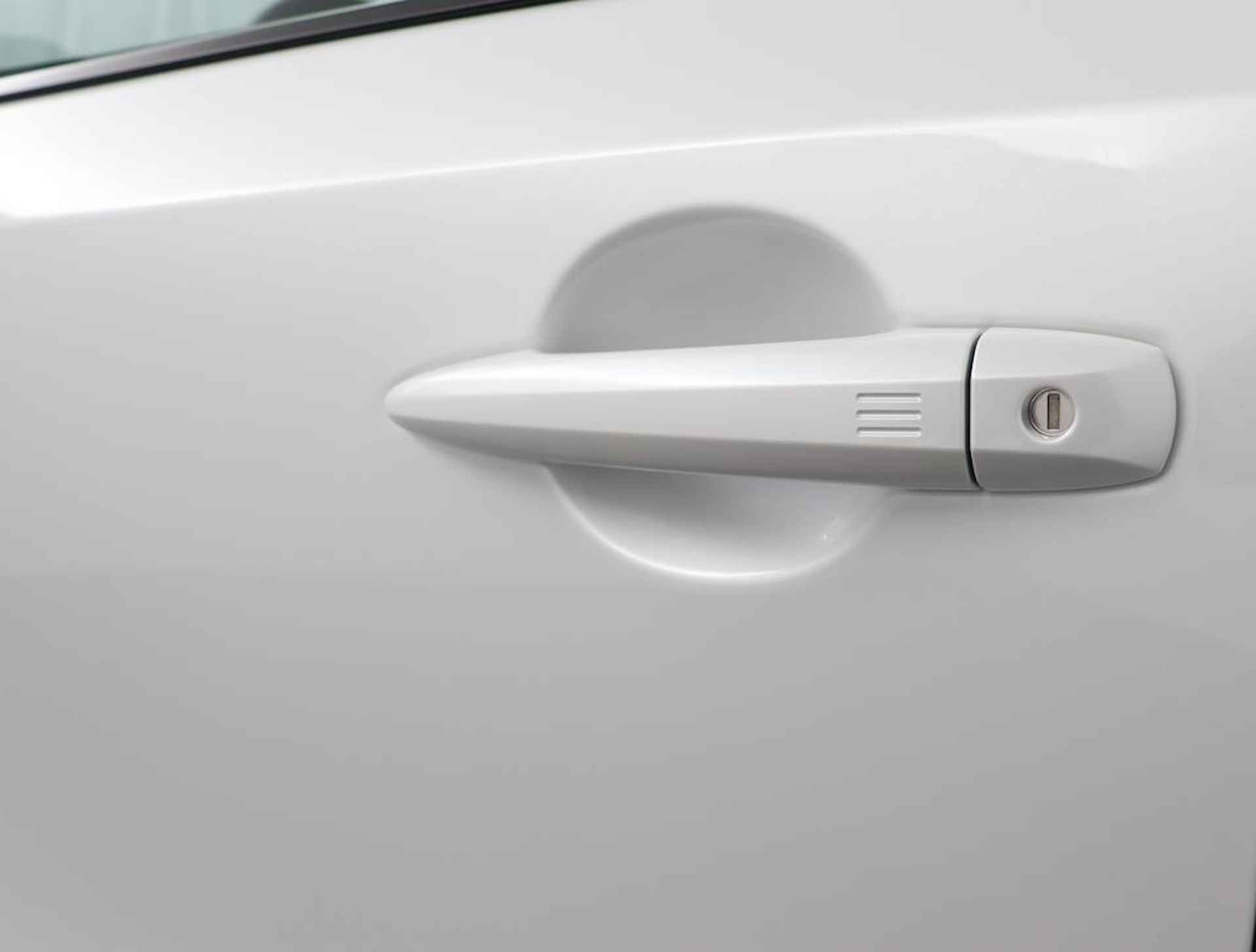 Nissan Ariya Evolve 87 kWh | Kunstlederen/alcantara bekleding | Rondomzicht camera | Draadloos Apple Carplay/ Android Auto | Voor& achter sensoren | Warmtepomp | 120kWh snel laden! | - 29/50