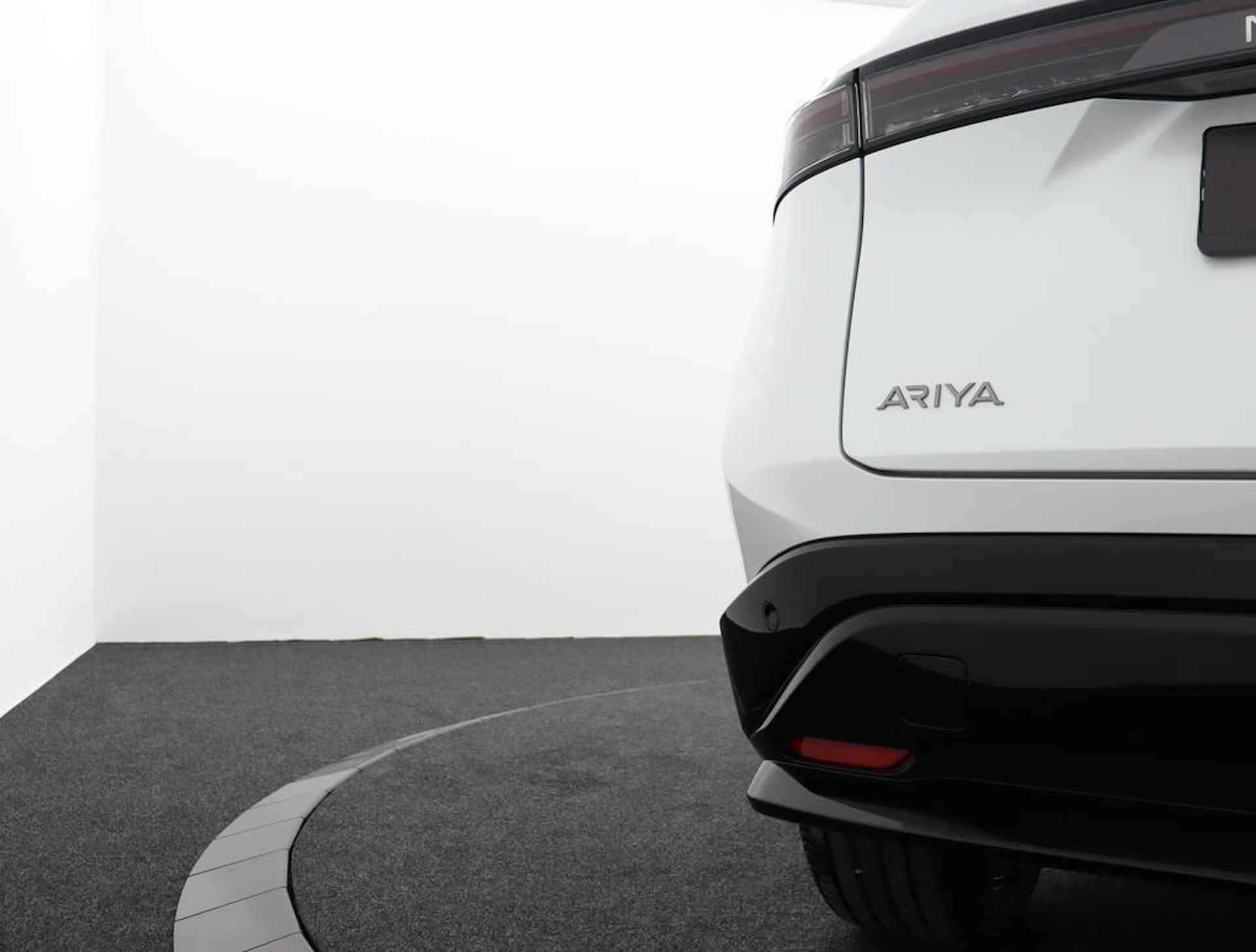 Nissan Ariya Evolve 87 kWh | Kunstlederen/alcantara bekleding | Rondomzicht camera | Draadloos Apple Carplay/ Android Auto | Voor& achter sensoren | Warmtepomp | 120kWh snel laden! | - 33/50