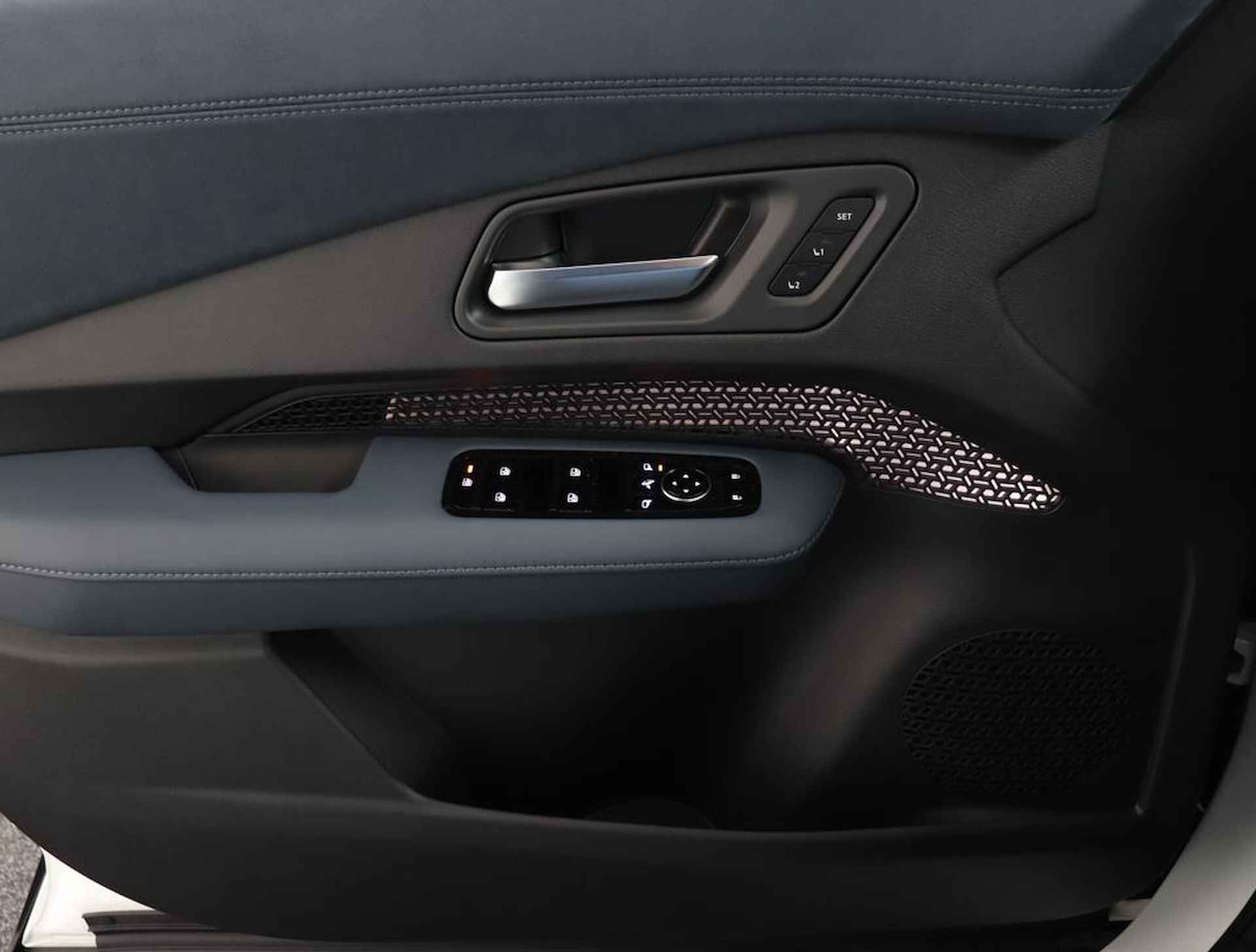 Nissan Ariya Evolve 87 kWh | Kunstlederen/alcantara bekleding | Rondomzicht camera | Draadloos Apple Carplay/ Android Auto | Voor& achter sensoren | Warmtepomp | 120kWh snel laden! | - 37/50