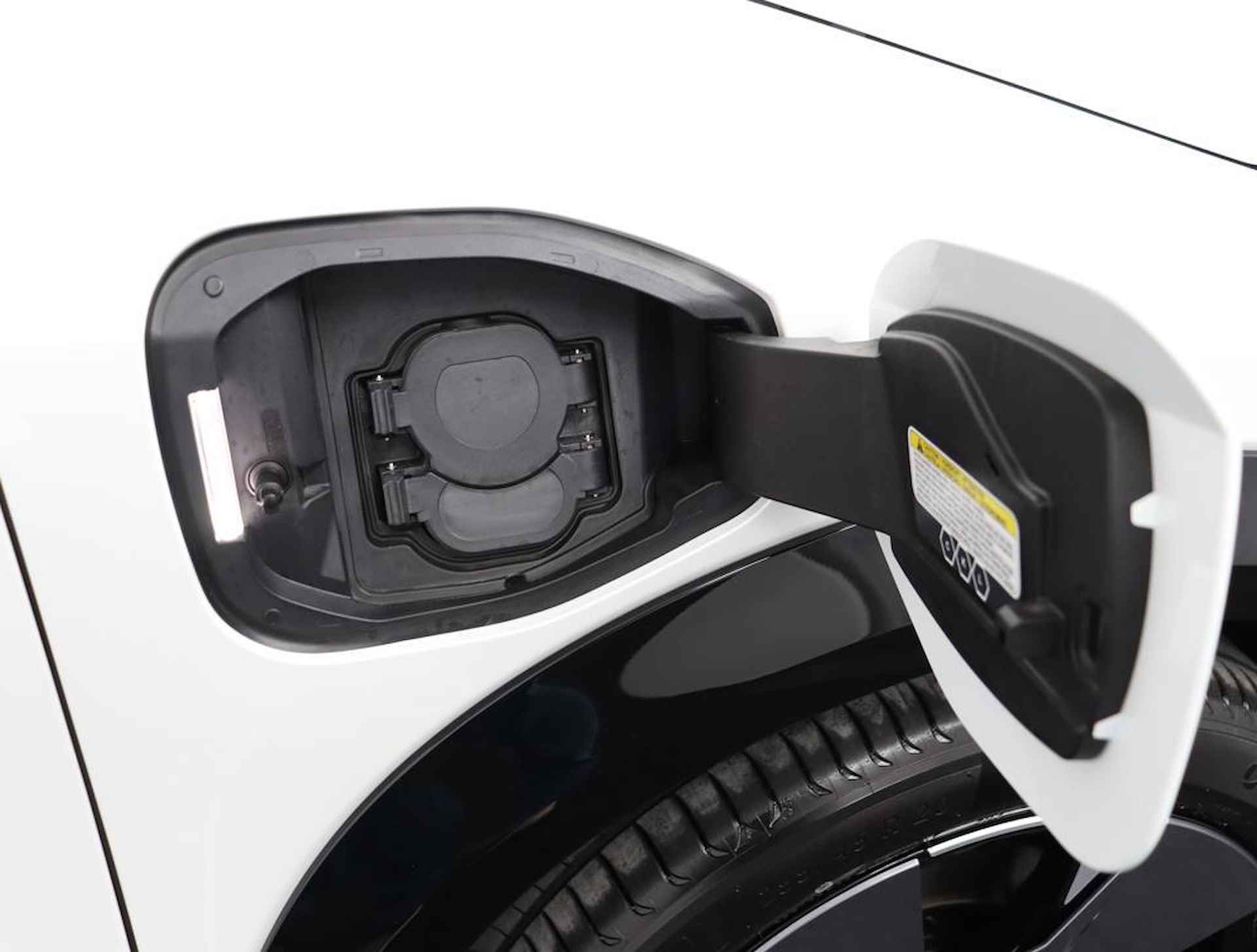 Nissan Ariya Evolve 87 kWh | Kunstlederen/alcantara bekleding | Rondomzicht camera | Draadloos Apple Carplay/ Android Auto | Voor& achter sensoren | Warmtepomp | 120kWh snel laden! | - 40/50