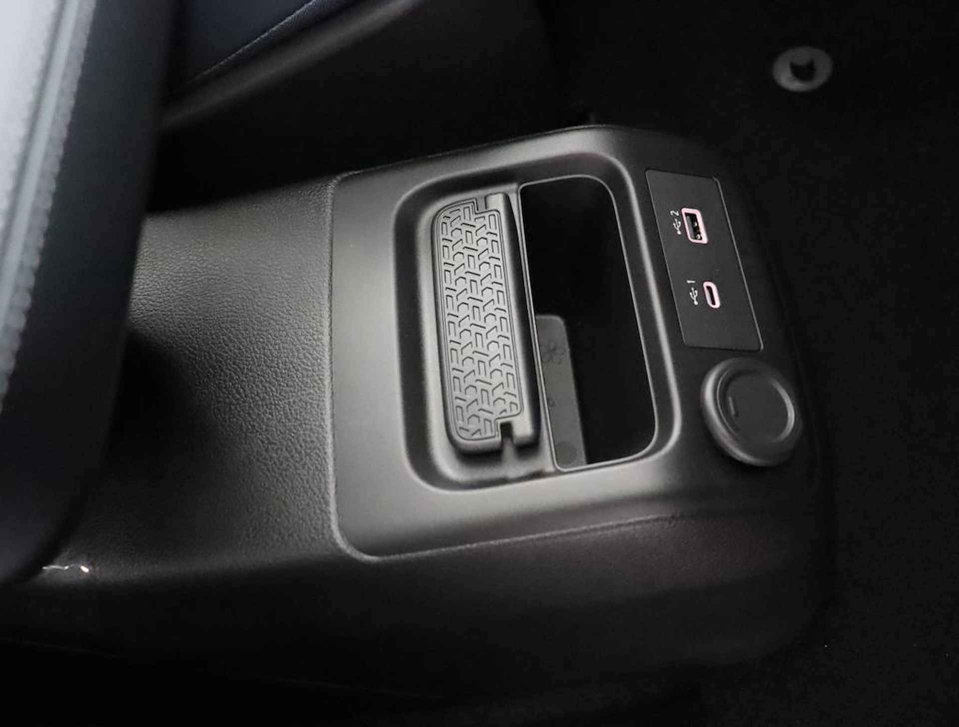Nissan Ariya Evolve 87 kWh | Kunstlederen/alcantara bekleding | Rondomzicht camera | Draadloos Apple Carplay/ Android Auto | Voor& achter sensoren | Warmtepomp | 120kWh snel laden! | - 44/50