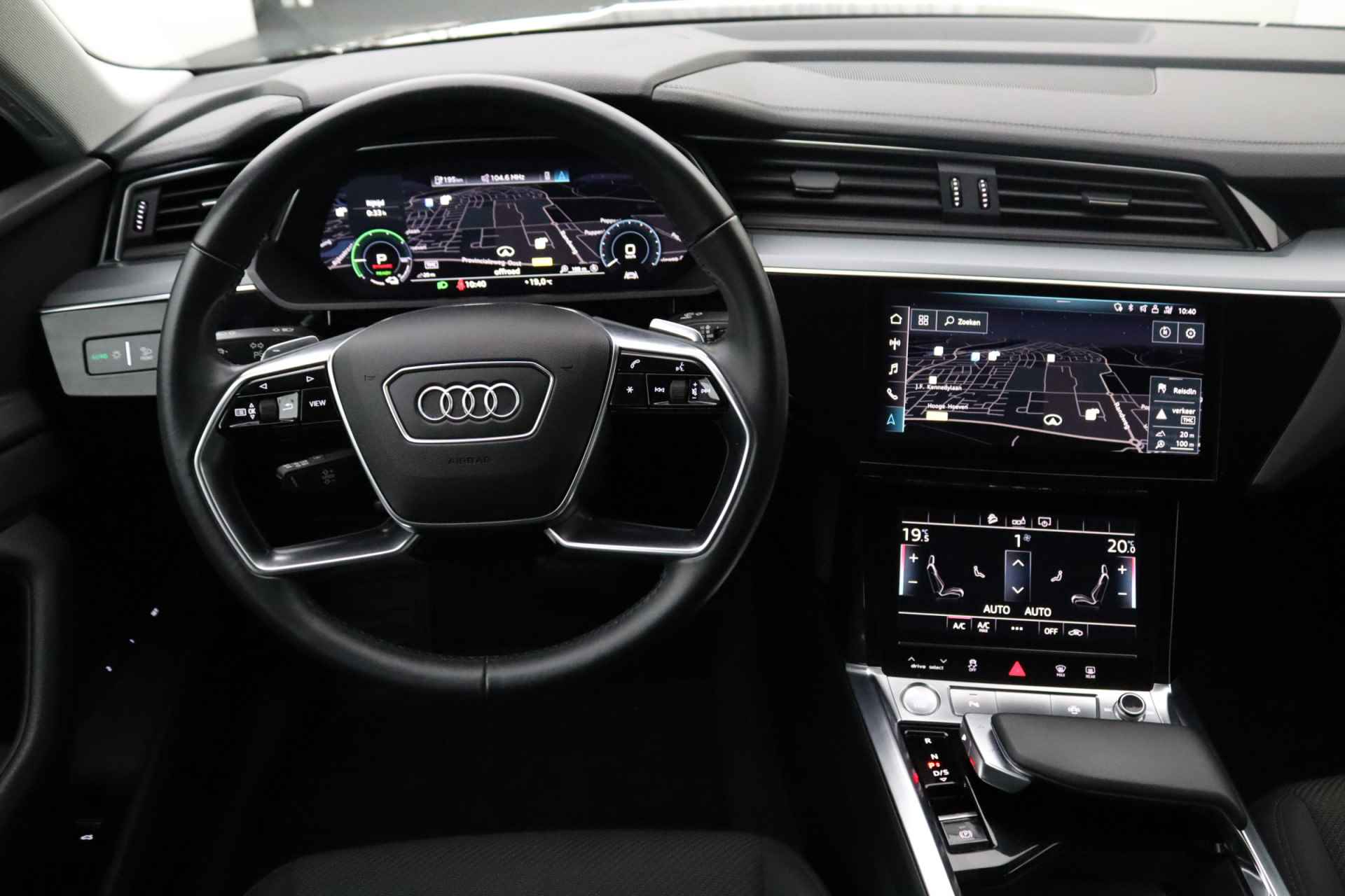 Audi e-tron quattro Launch edition | Lage km stand | Led koplampen | Climate control | Parkeersensoren | Navigatie - 12/31