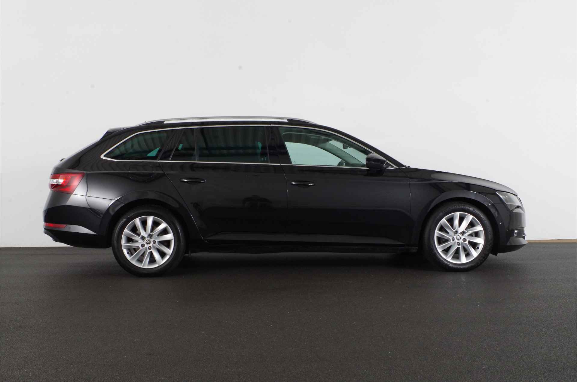 ŠKODA Superb Combi 1.6 TDI Style > Memory stoel/trekhaak/ruitverwarming/camera... - 5/27