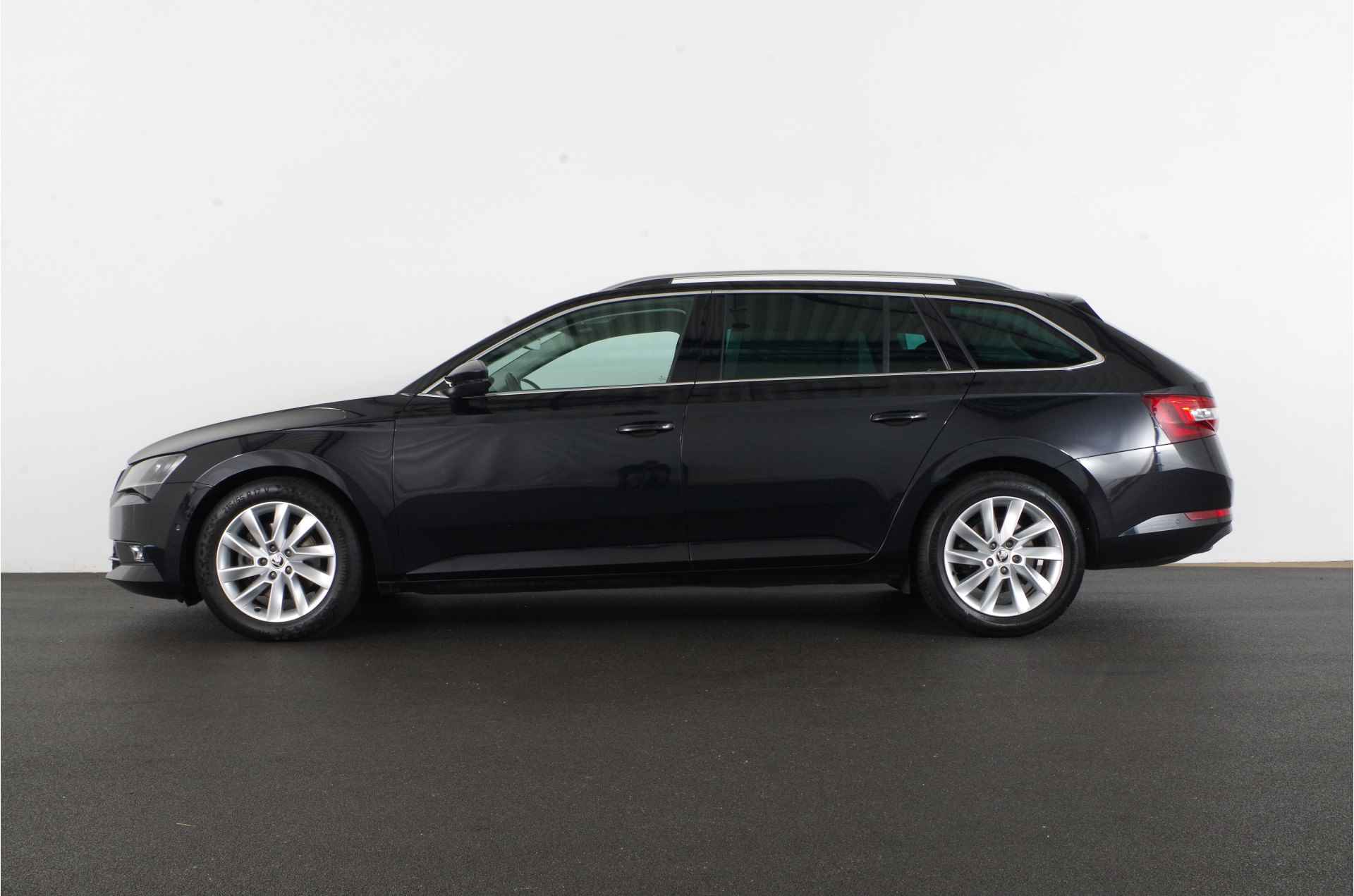 ŠKODA Superb Combi 1.6 TDI Style > Memory stoel/trekhaak/ruitverwarming/camera... - 15/27