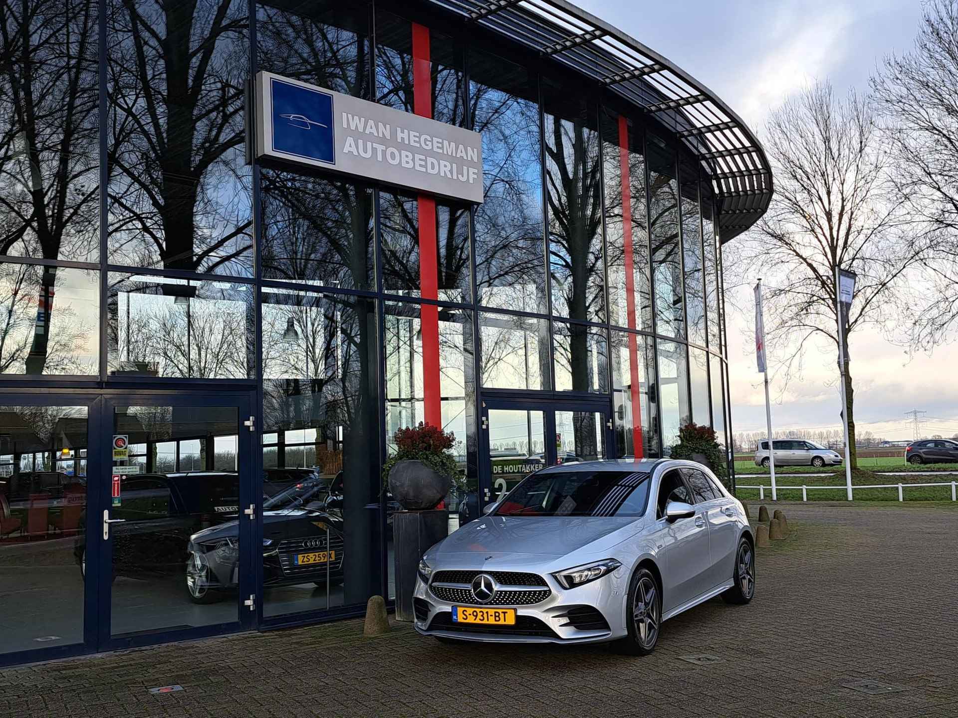 Mercedes-Benz A-klasse 250 e Business Solution AMG Limited AUTOMAAT | Sfeerverlichting | Navi | ECC | PDC + Camera | LM Velgen - 3/28