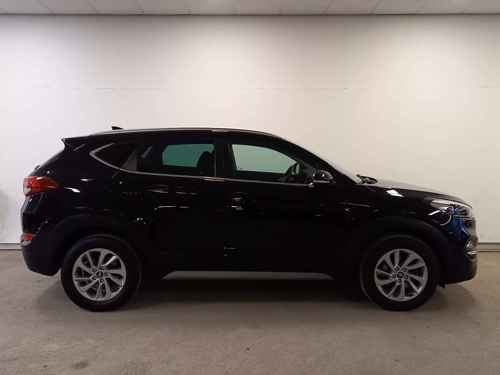 Hyundai Tucson 1.6 GDi Comfort Parkeersensoren voor en achter, stoelverwarming en Apple Carplay, Android Auto - 30/41