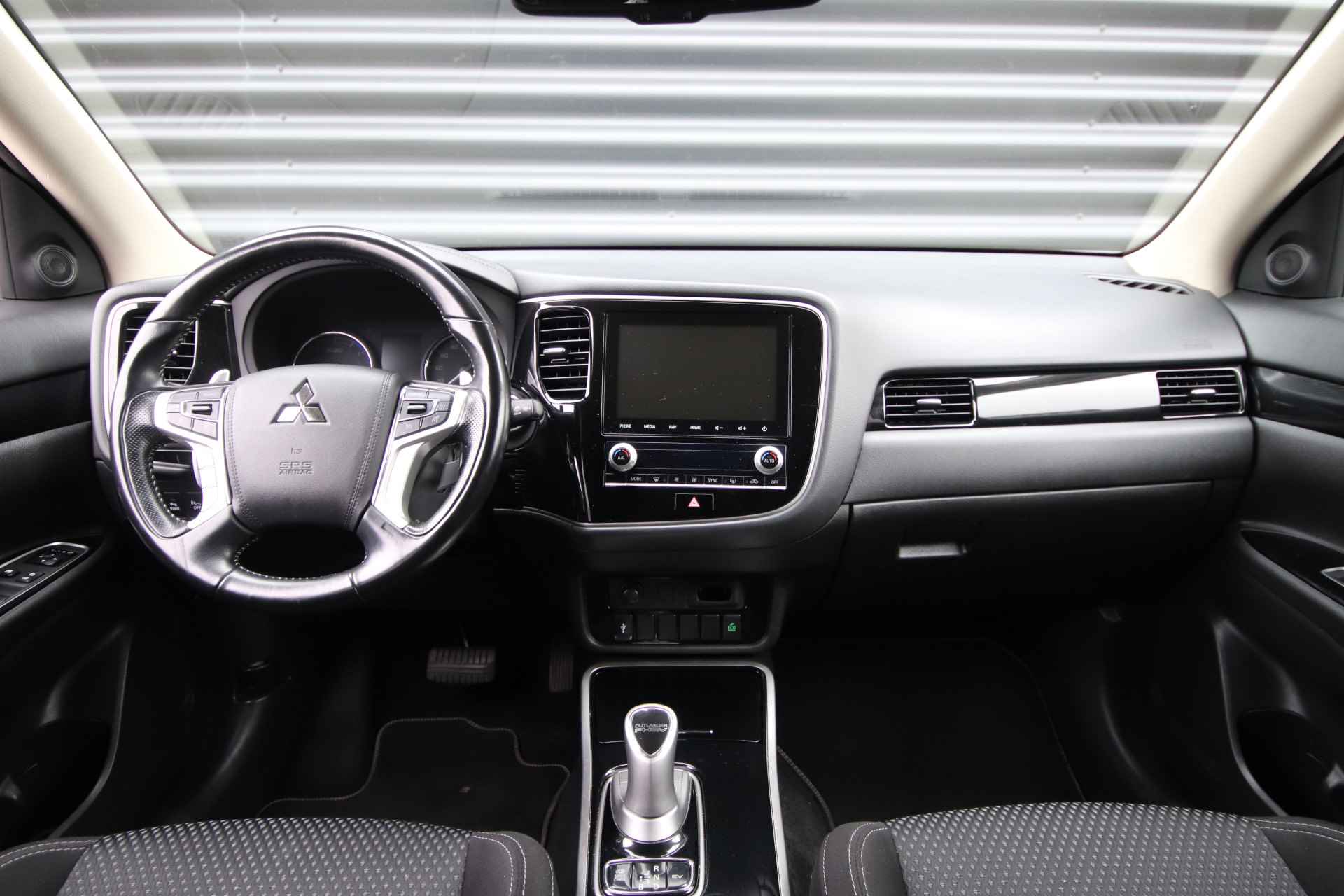 Mitsubishi Outlander 2.4 PHEV Pure+ Afn.Trekhaak, Trekgewicht 1.500kg, Navigatie - 3/74