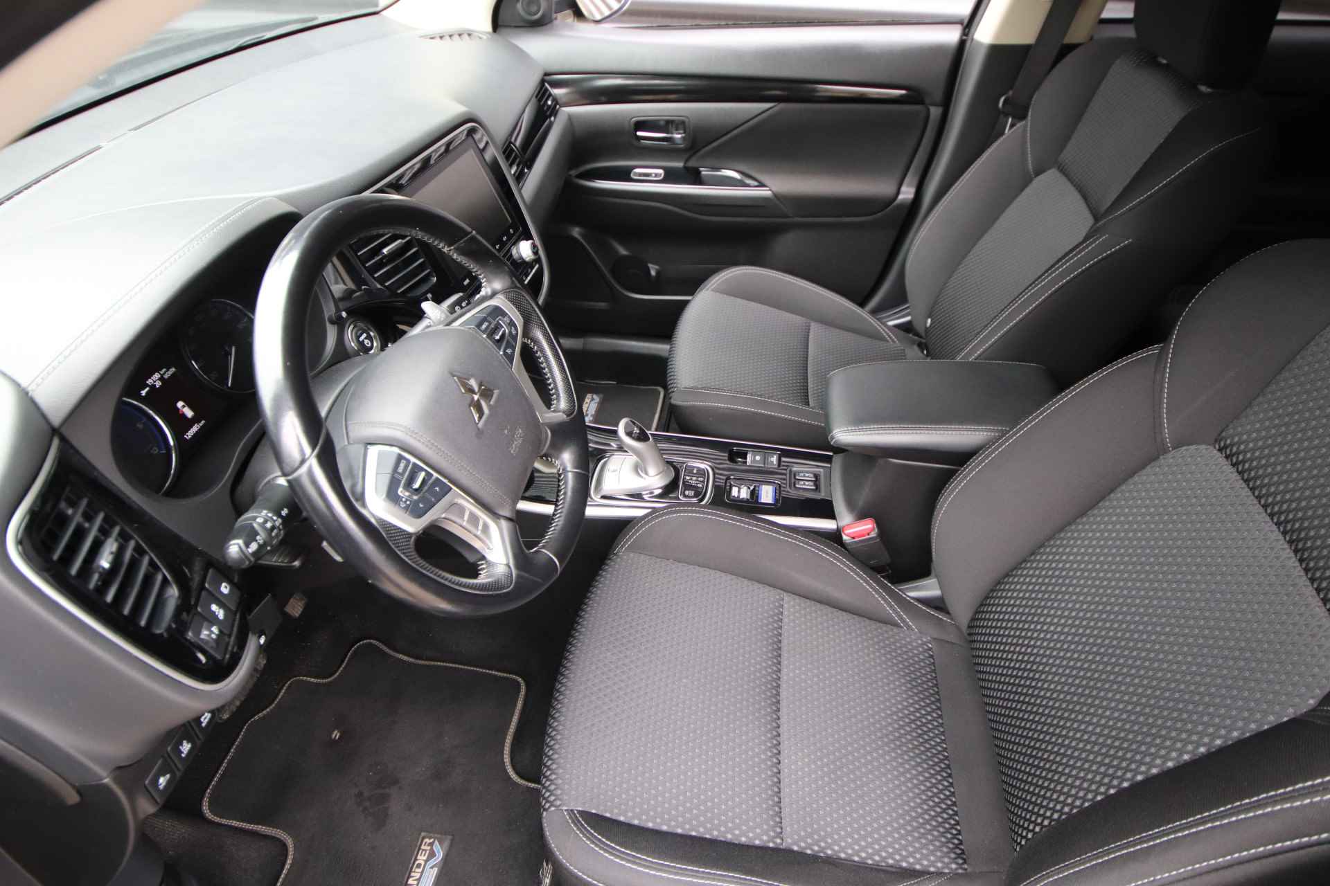 Mitsubishi Outlander 2.4 PHEV Pure+ Afn.Trekhaak, Trekgewicht 1.500kg, Navigatie - 21/74