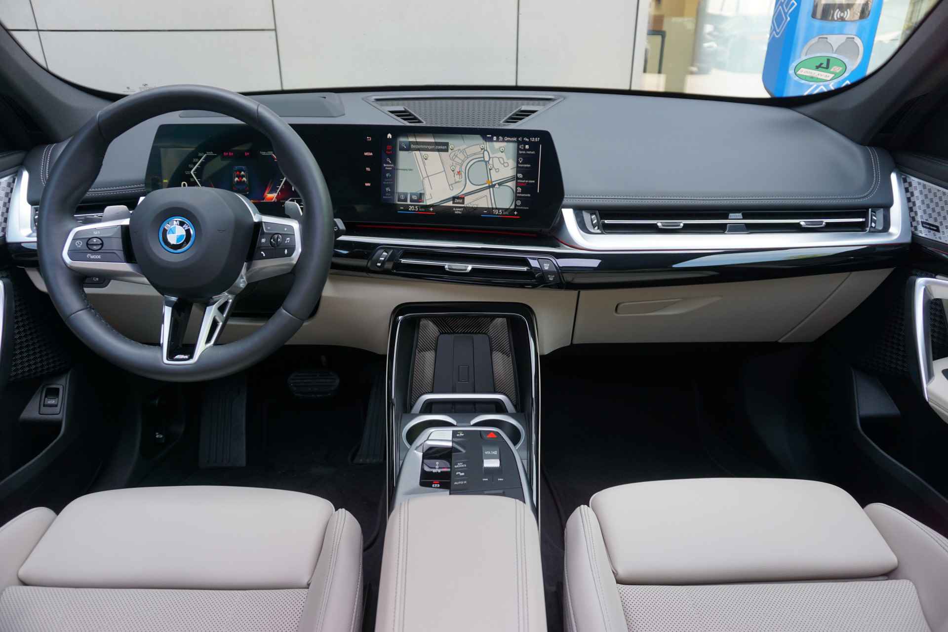 BMW X1 30e xDrive Aut. Innovation Pack / Panoramadak / Driving Assistant Professional / Head-Up Display / Harman Kardon / 20'' LMV - 9/41