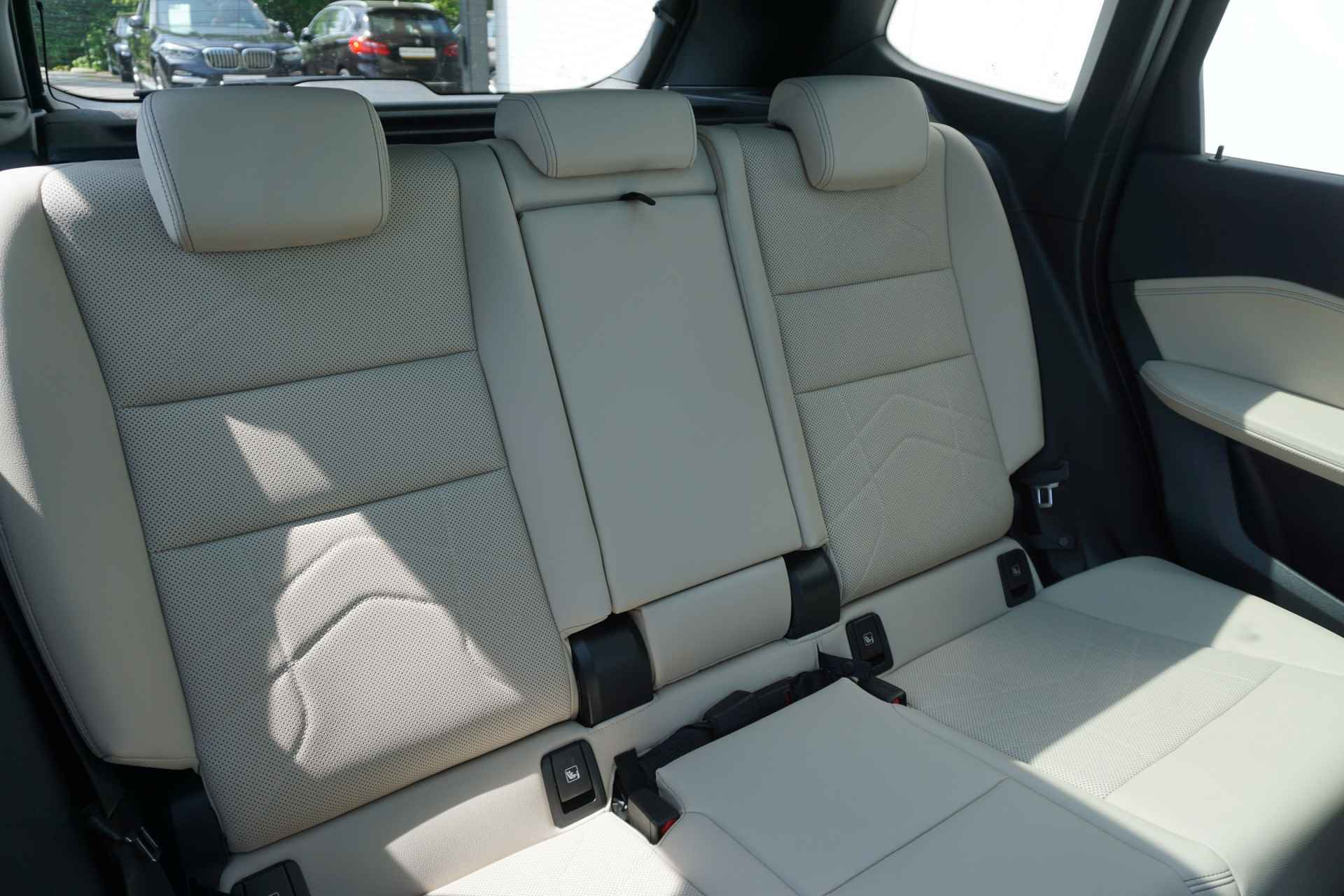BMW X1 30e xDrive Aut. Innovation Pack / Panoramadak / Driving Assistant Professional / Head-Up Display / Harman Kardon / 20'' LMV - 10/41