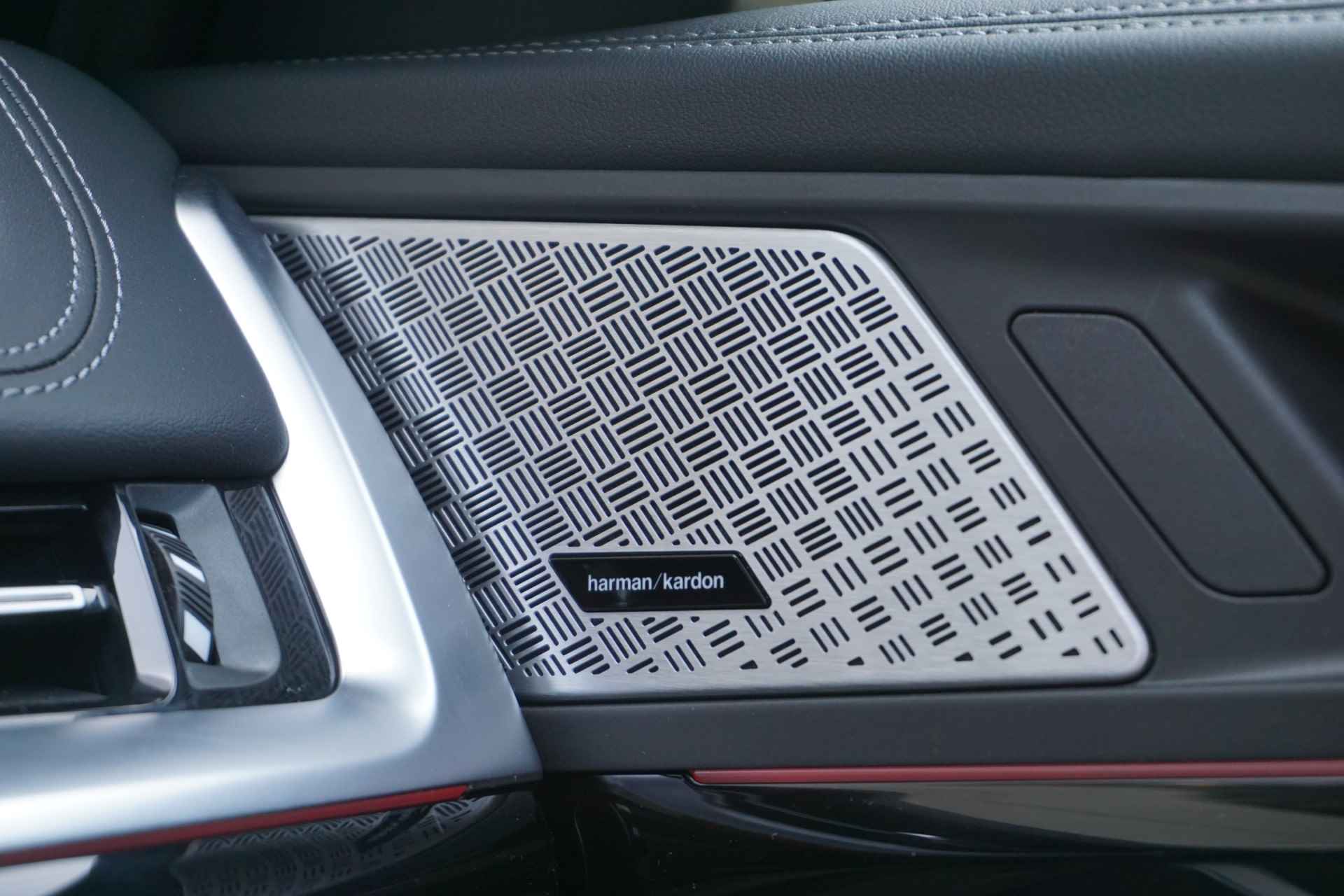 BMW X1 30e xDrive Aut. Innovation Pack / Panoramadak / Driving Assistant Professional / Head-Up Display / Harman Kardon / 20'' LMV - 34/41