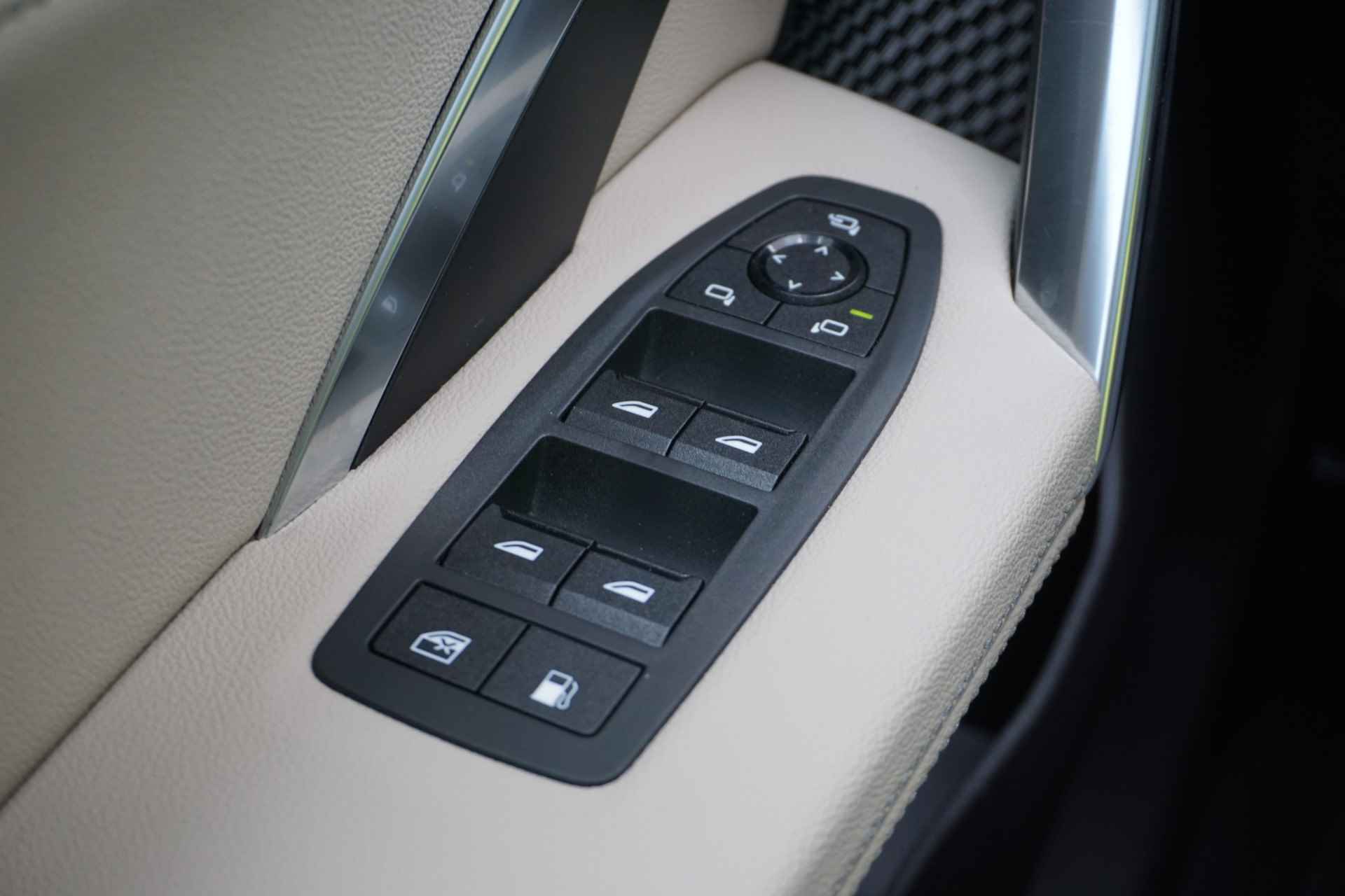 BMW X1 30e xDrive Aut. Innovation Pack / Panoramadak / Driving Assistant Professional / Head-Up Display / Harman Kardon / 20'' LMV - 39/41