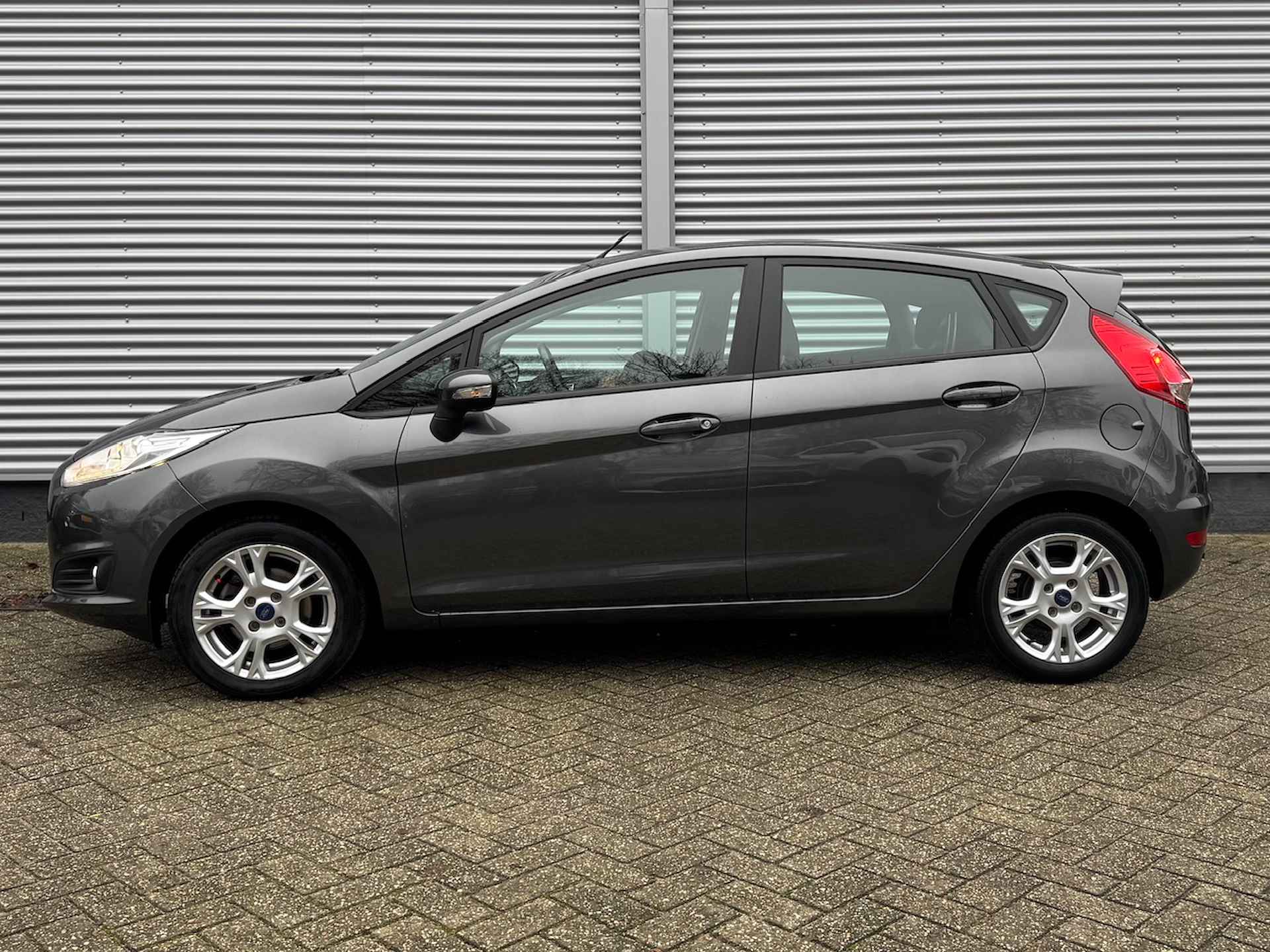 FORD Fiesta 1.0 80PK 5D Style Ultimate | Sensoren voor en achter | Navigatie | Airco | Lichtmetalen Velgen | - 2/40