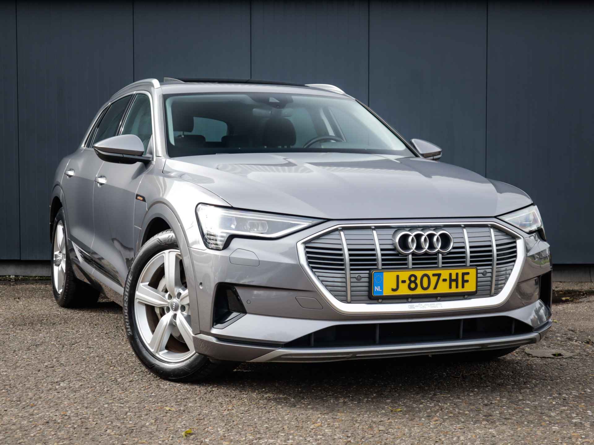 Audi e-tron e-tron 50 quattro Launch edition plus 71 kWh (313 PK) 1e-Eig, Audi-Dealer-Onderh, 12-Mnd-BOVAG, NL-Auto, Leer, Panoramadak, Adaptive-Cruisecontrol, Parkeersensoren-V+A, Navigatie, Bluetooth, Keyless-Start, Stoelverwarming, Licht-Zicht-Pakket, Lm-Velgen-20Inch, Privacy-Glas - 13/41