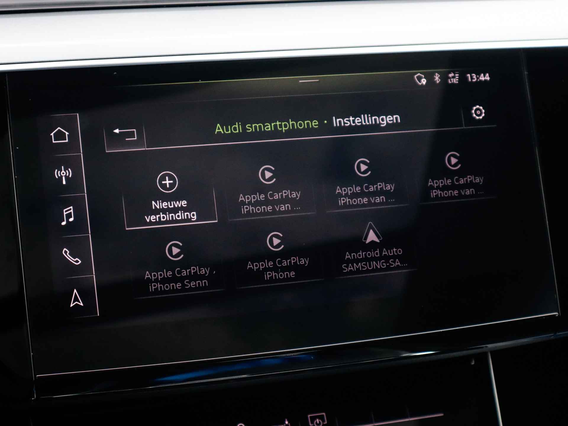 Audi e-tron e-tron 50 quattro Launch edition plus 71 kWh (313 PK) 1e-Eig, AUDI-Dealer-Onderh. BOVAG-Garantie. NL-AUTO. Leer, Panoramadak, Adaptive-Cruisecontrol, Parkeersensoren-V+A, Navigatie, Bluetooth, Keyless-Start, Stoelverwarming, Licht-Zicht-Pakket, Lm-Velgen-20Inch, Privacy-Glas - 24/42