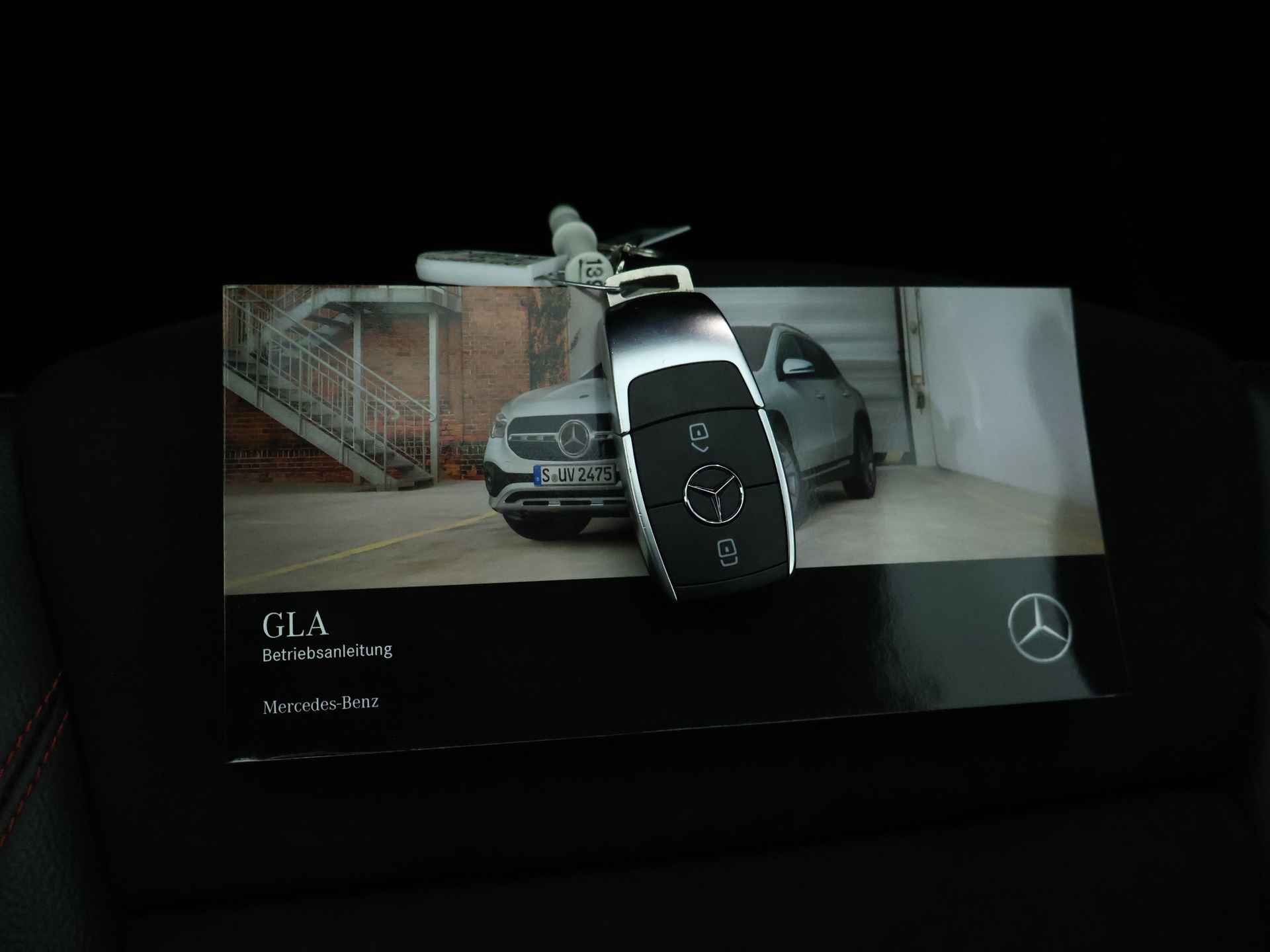 Mercedes-Benz GLA 250 e Business Solution AMG Limited | Lichtmetalen velgen | MBUX wide screen | Parking support | Navigatie | Inclusief 24 maanden MB Certified garantie voor Europa. - 14/45