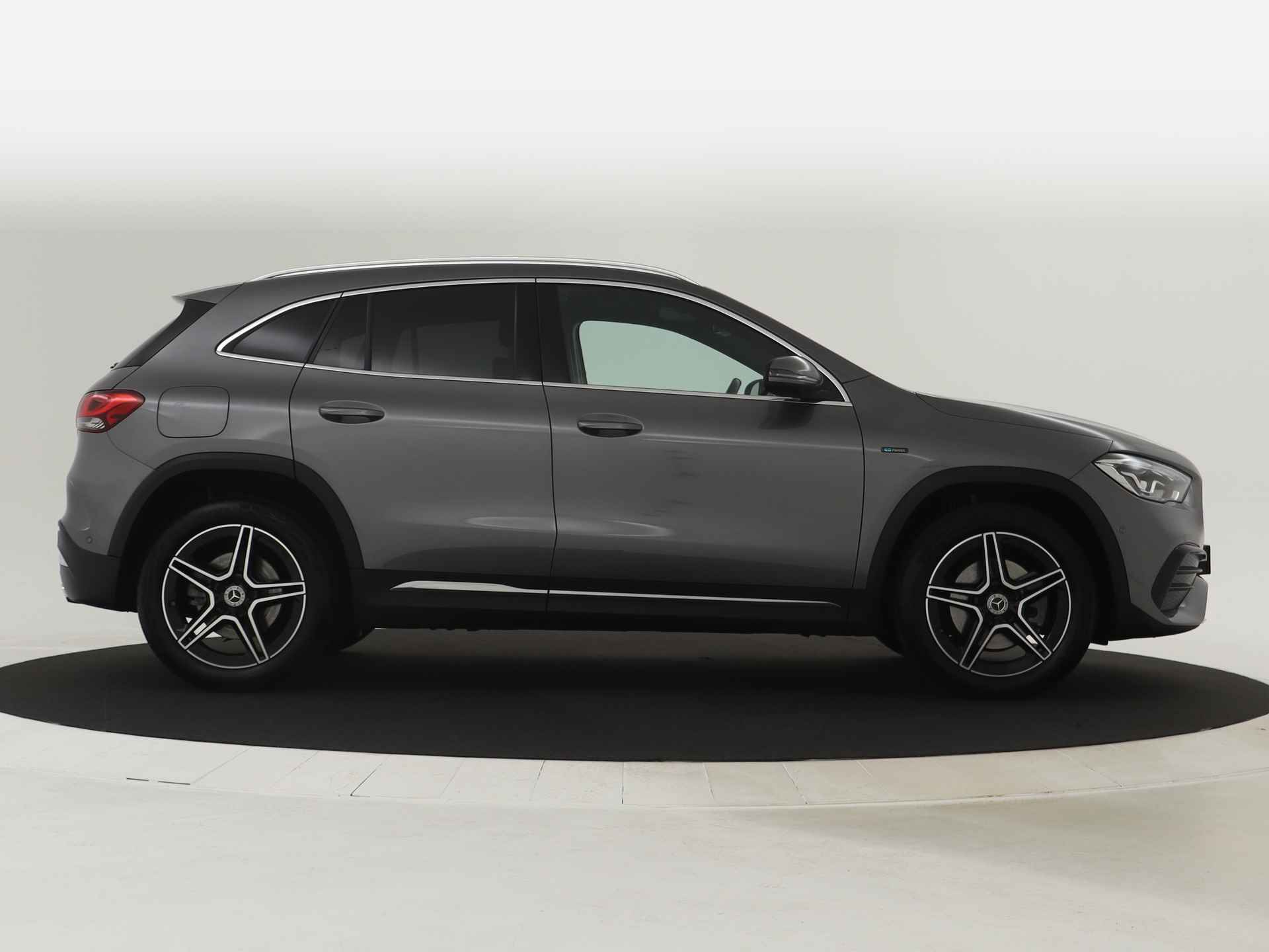 Mercedes-Benz GLA 250 e Business Solution AMG Limited | Lichtmetalen velgen | MBUX wide screen | Parking support | Navigatie | Inclusief 24 maanden MB Certified garantie voor Europa. - 16/45