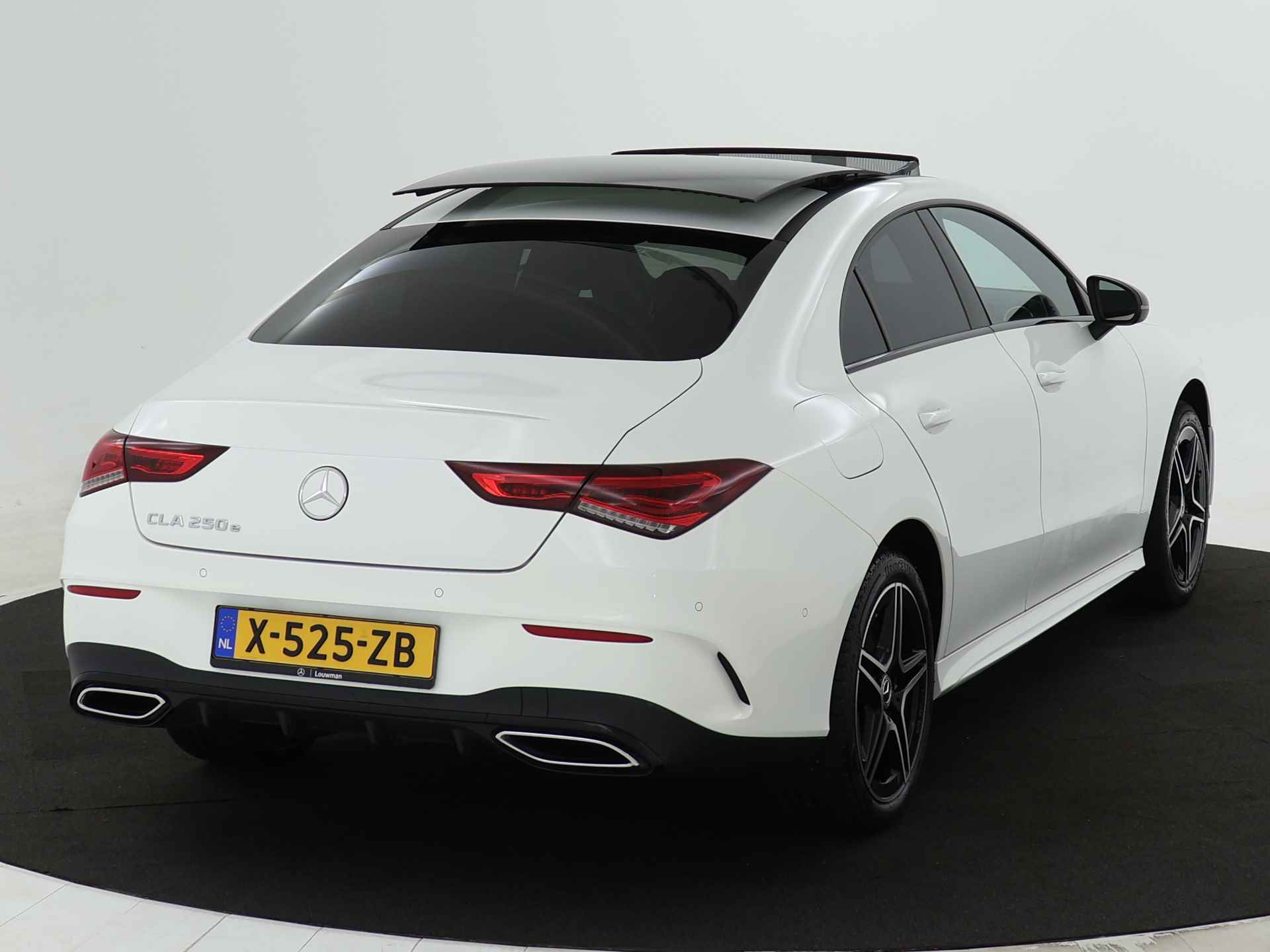Mercedes-Benz CLA-Klasse 250 e AMG Plug-In Hybride Limited | Panoramadak | Lichtmetalen 5 spaaks AMG velgen | MBUX wide screen | Navigatie | Parking support | Inclusief 24 maanden MB Certified garantie voor Europa. - 18/45