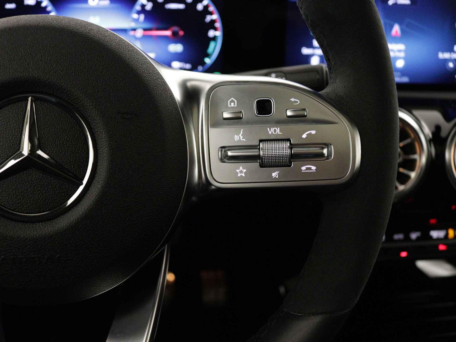Mercedes-Benz CLA-Klasse 250 e AMG Plug-In Hybride Limited | Panoramadak | Lichtmetalen 5 spaaks AMG velgen | MBUX wide screen | Navigatie | Parking support | Inclusief 24 maanden MB Certified garantie voor Europa. - 24/45