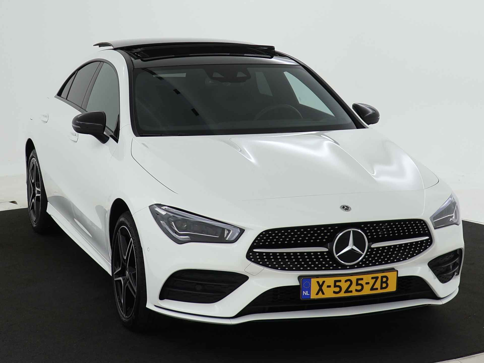 Mercedes-Benz CLA-Klasse 250 e AMG Plug-In Hybride Limited | Panoramadak | Lichtmetalen 5 spaaks AMG velgen | MBUX wide screen | Navigatie | Parking support | Inclusief 24 maanden MB Certified garantie voor Europa. - 29/45