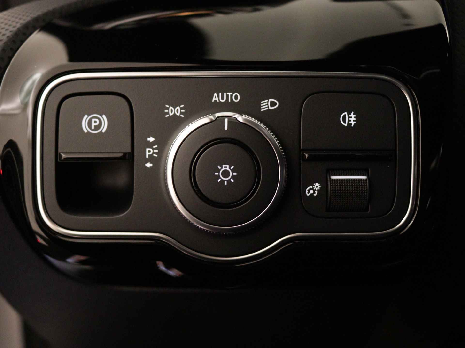 Mercedes-Benz CLA-Klasse 250 e AMG Plug-In Hybride Limited | Panoramadak | Lichtmetalen 5 spaaks AMG velgen | MBUX wide screen | Navigatie | Parking support | Inclusief 24 maanden MB Certified garantie voor Europa. - 34/45