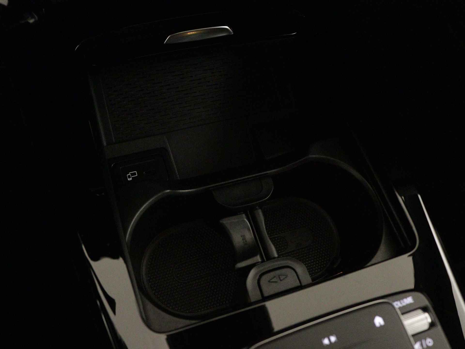 Mercedes-Benz CLA-Klasse 250 e AMG Plug-In Hybride Limited | Panoramadak | Lichtmetalen 5 spaaks AMG velgen | MBUX wide screen | Navigatie | Parking support | Inclusief 24 maanden MB Certified garantie voor Europa. - 35/45