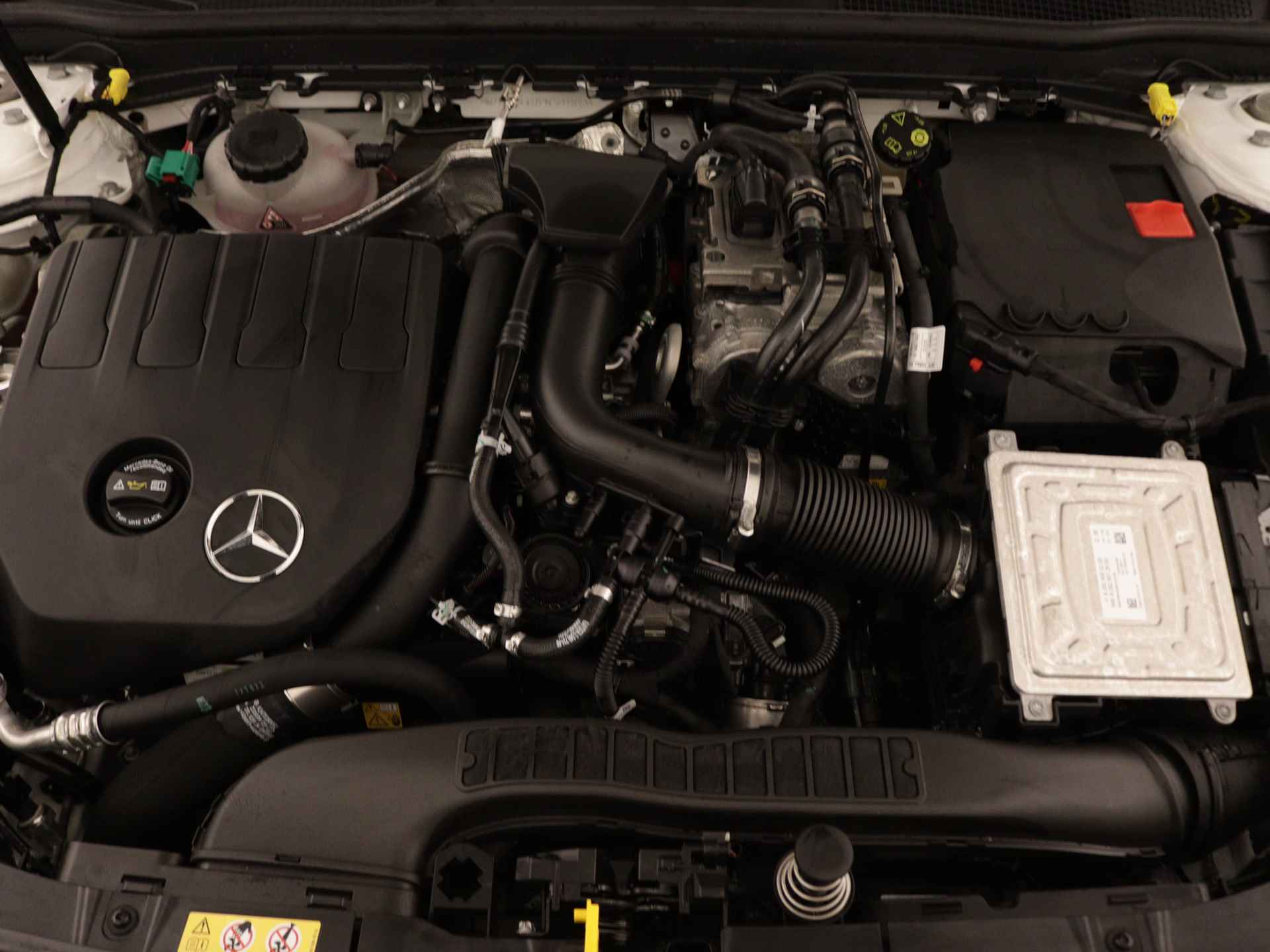 Mercedes-Benz CLA-Klasse 250 e AMG Plug-In Hybride Limited | Panoramadak | Lichtmetalen 5 spaaks AMG velgen | MBUX wide screen | Navigatie | Parking support | Inclusief 24 maanden MB Certified garantie voor Europa. - 42/45