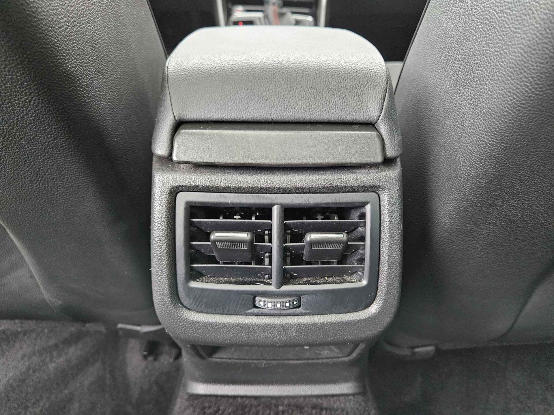 SEAT León ST 1.5 TSI FR Ultimate Edition Black DSG Automaat / Pano / BEATS / Afn. trekhaak / Dynamic Grey / 18'' LMV / - 48/54