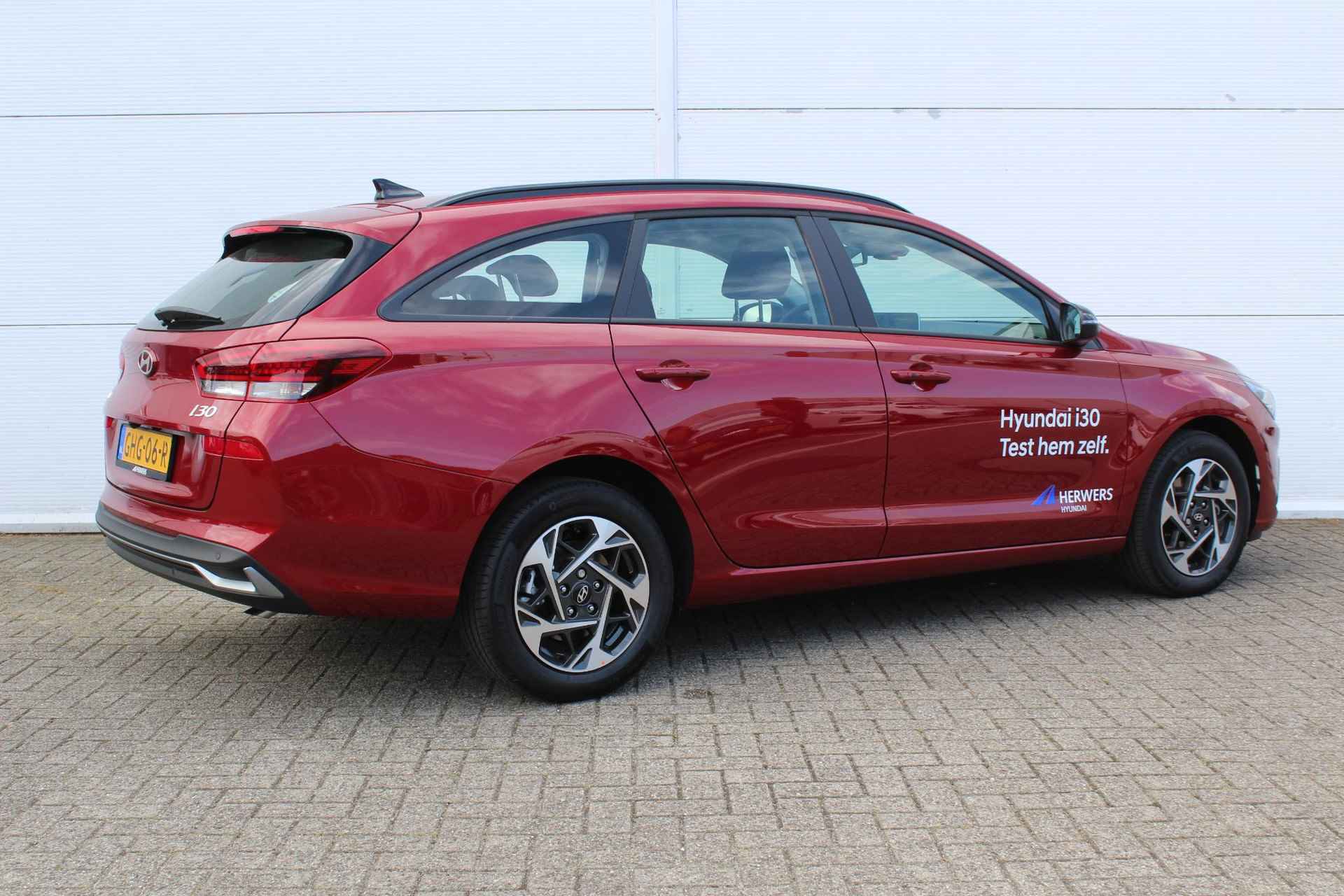 Hyundai i30 Wagon 1.0 T-GDi MHEV Comfort / Trekhaak! / Navigatie + Apple Carplay/Android Auto / Climate Control / Keyless Entry & Start / Achteruitrijcamera / Cruise Control / - 3/41