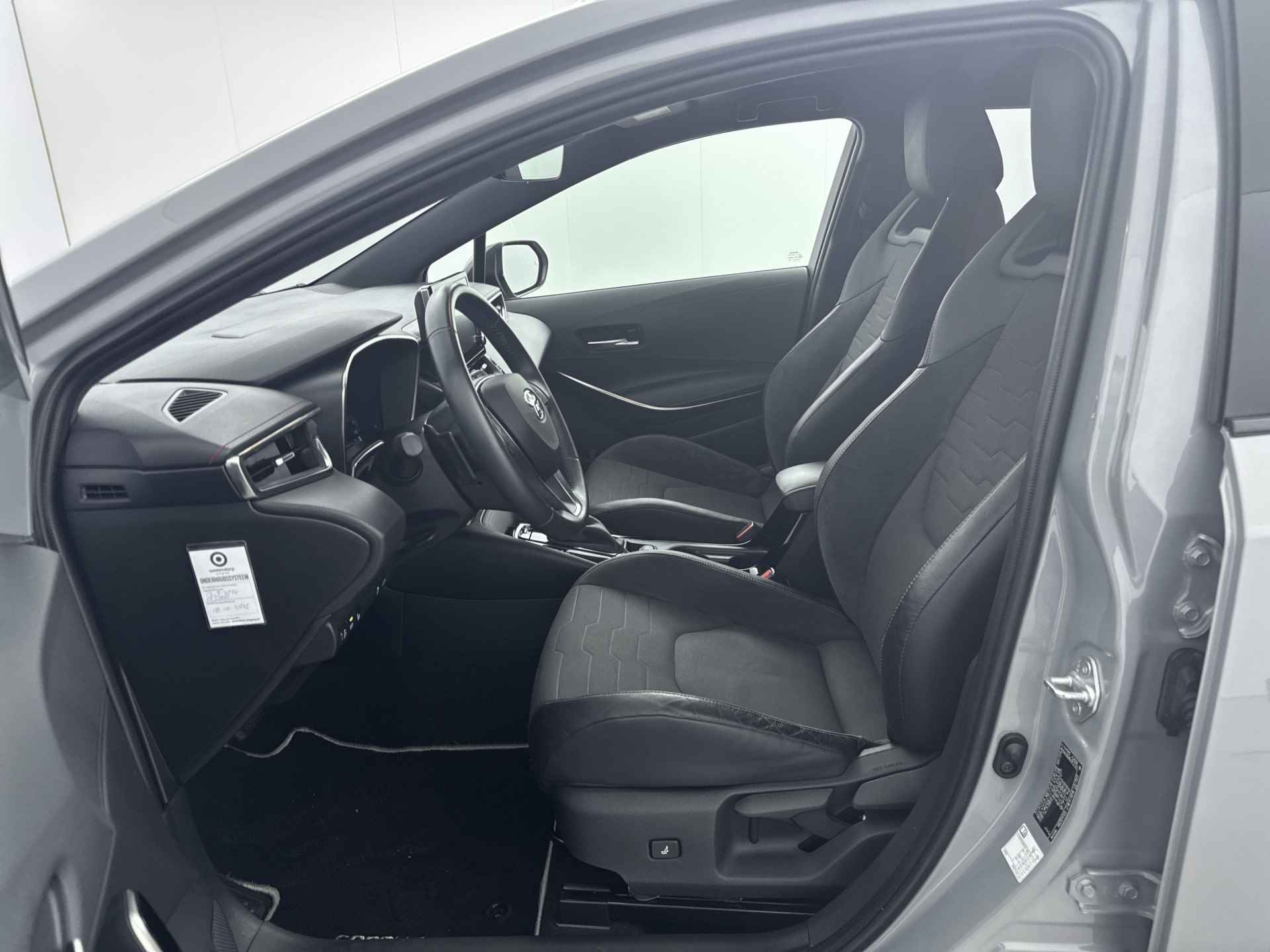 Toyota Corolla Touring Sports 2.0 Hybrid Executive Limited | Navigatie | Parkeerhulp | Elektrische achterklep | - 19/38