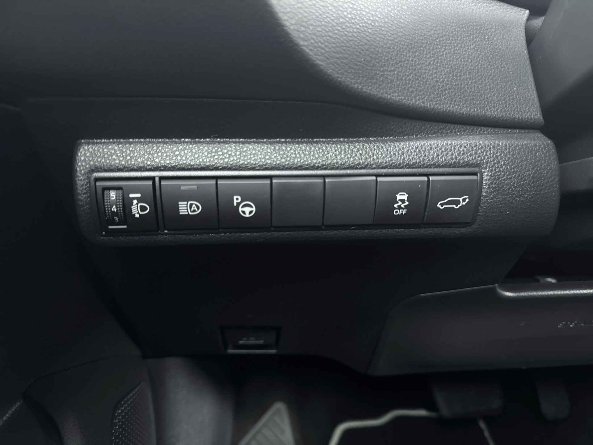 Toyota Corolla Touring Sports 2.0 Hybrid Executive Limited | Navigatie | Parkeerhulp | Elektrische achterklep | - 32/38