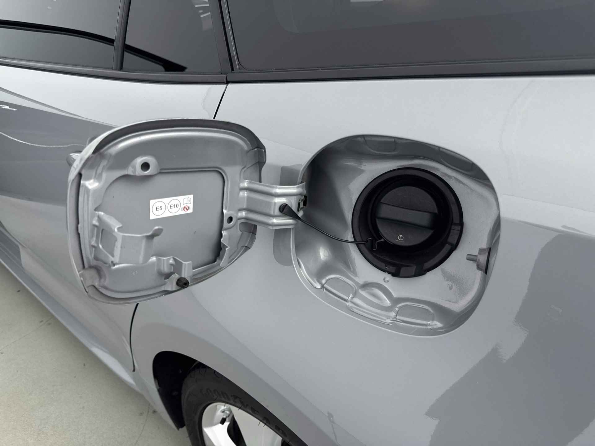 Toyota Corolla Touring Sports 2.0 Hybrid Executive Limited | Navigatie | Parkeerhulp | Elektrische achterklep | - 37/38