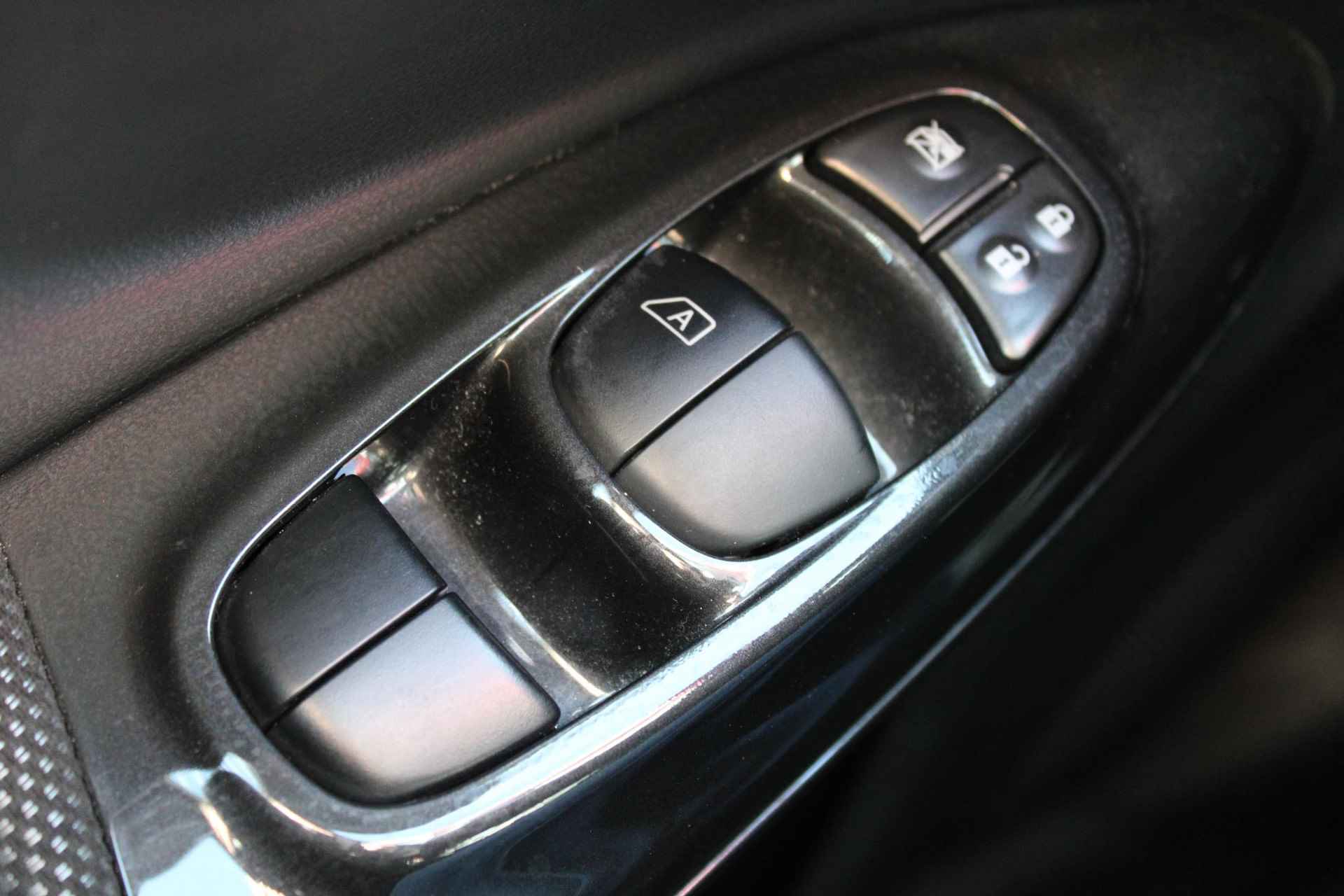 Nissan Juke 1.2 DIG-T S/S N-Connecta 115PK | Achteruitrijcamera | Navigatie | Cruise control | Elektrische zijspiegels | Climate control | Automatische regen/licht sensor | Keyless entry | - 37/40