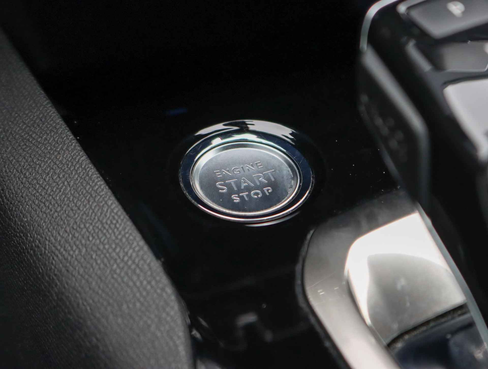 Peugeot 3008 SUV 1.6 180pk Automaat GT-Line | Apple carplay/Android auto | Stoelverwarming | Keyless entry/start - 28/48