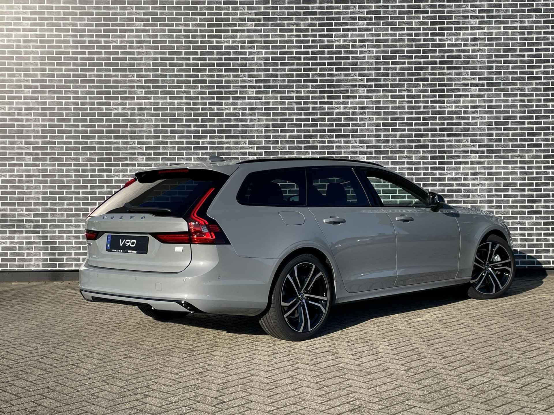 Volvo V90 2.0 T8 Recharge AWD Ultra Dark | Extra getint glas| Schuifdak | Bower en Wilkins audio | Luchtvering | Contourstoelen Nappa leder | Stoel en stuurverwarming | 20" 5-dubbel spaak - 3/20