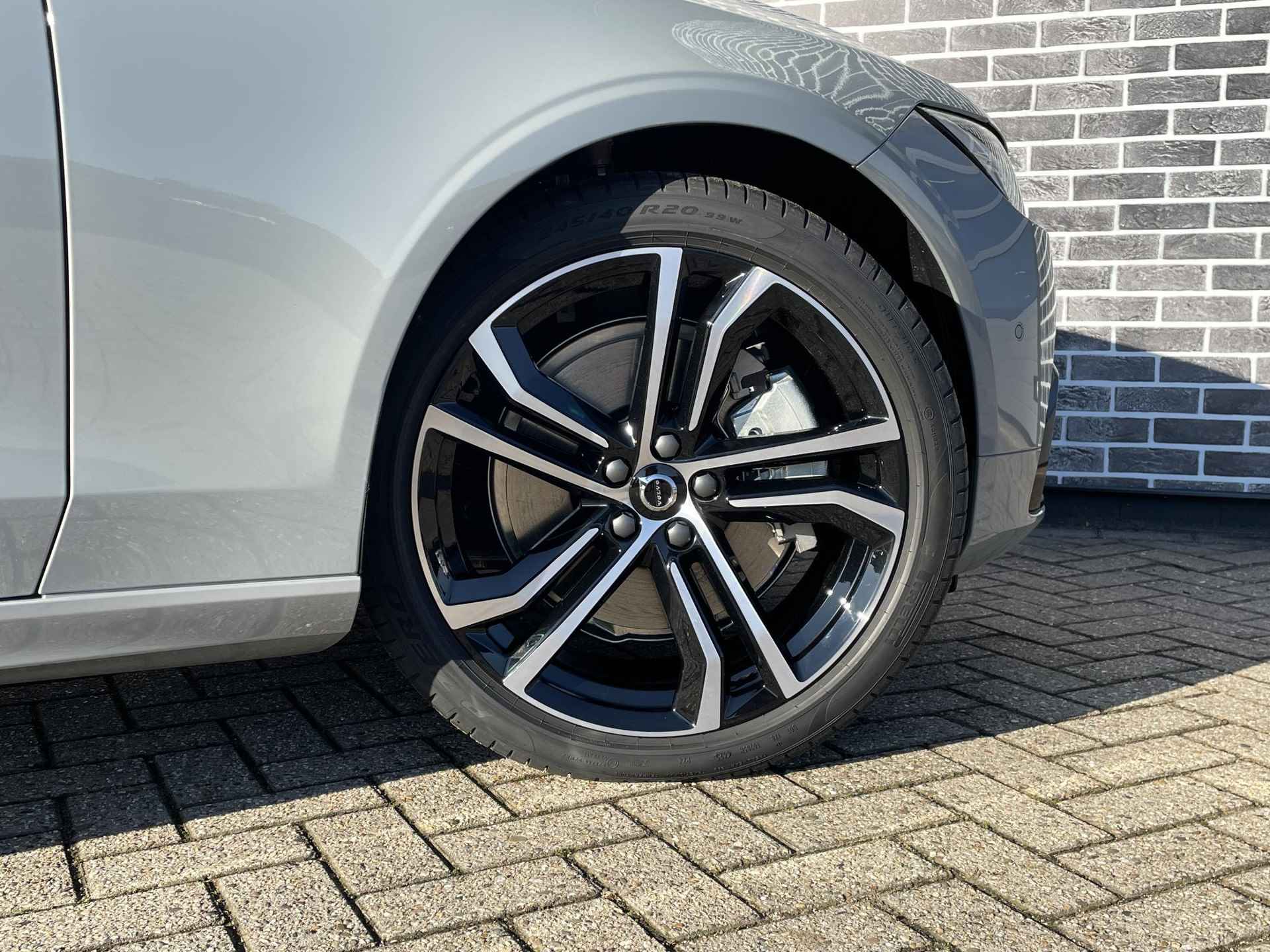 Volvo V90 2.0 T8 Recharge AWD Ultra Dark | Extra getint glas| Schuifdak | Bower en Wilkins audio | Luchtvering | Contourstoelen Nappa leder | Stoel en stuurverwarming | 20" 5-dubbel spaak - 4/20