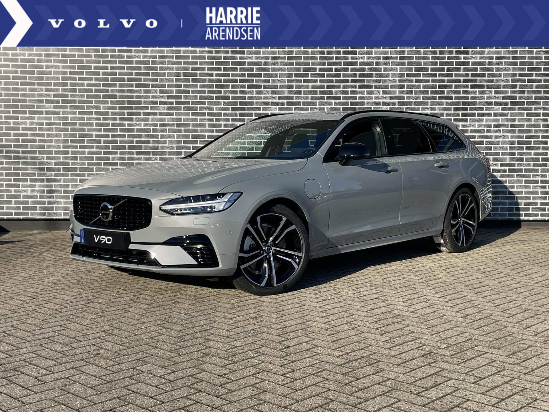 Volvo V90 2.0 T8 Recharge AWD Ultra Dark | Extra getint glas| Schuifdak | Bower en Wilkins audio | Luchtvering | Contourstoelen Nappa leder | Stoel en stuurverwarming | 20" 5-dubbel spaak