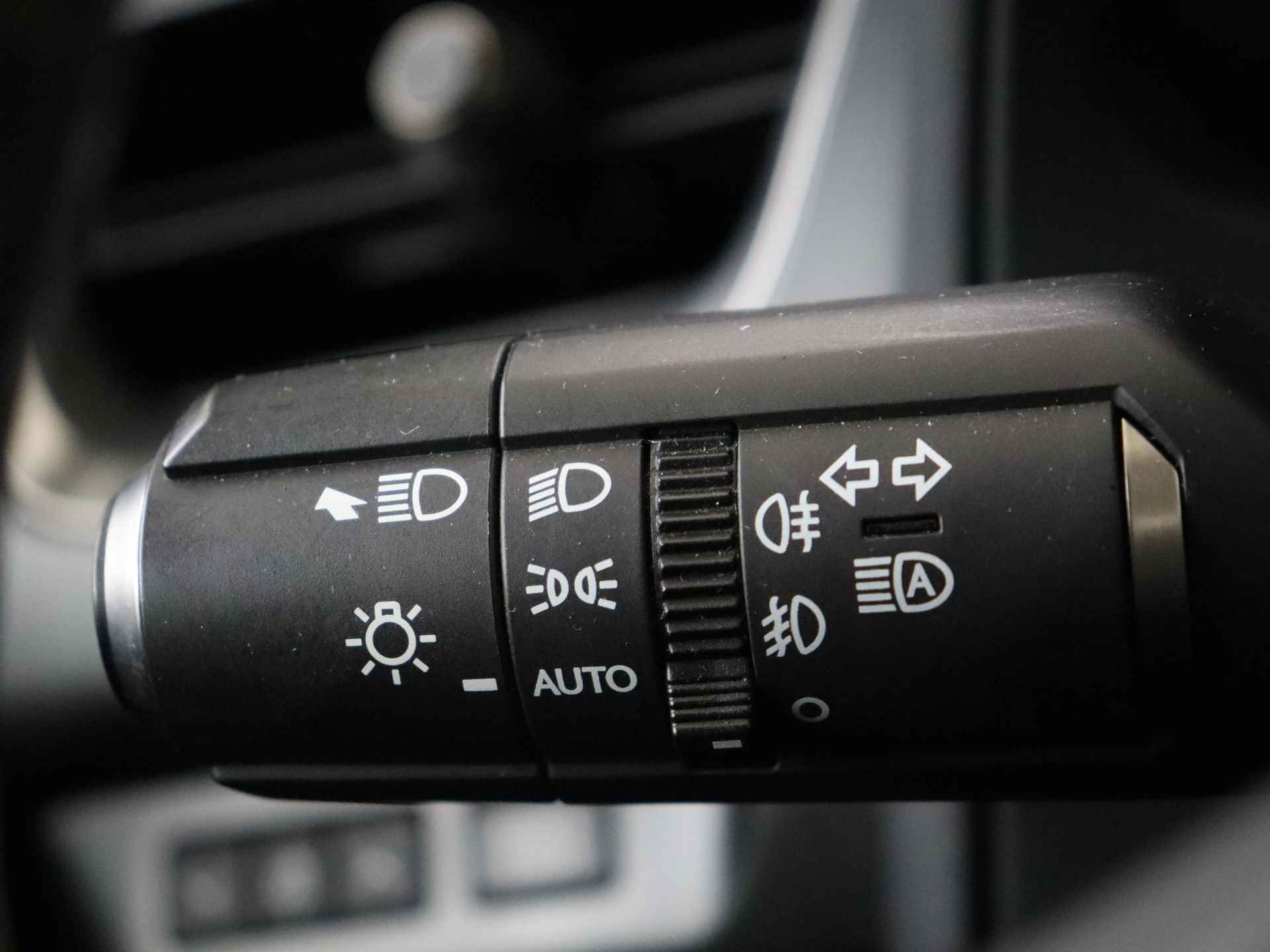 Lexus UX 250h Business Line Hybride | Climate Control | Achteruitrijcamera | Lichtmetalen wielen - 27/39