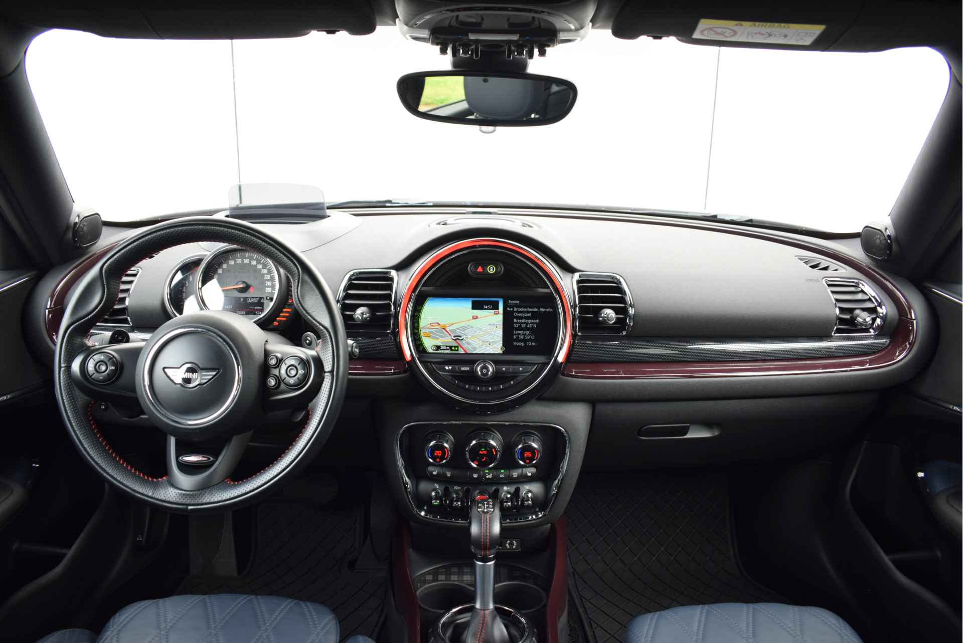 MINI Clubman Cooper S ALL4 Chili Automaat / Sportstoelen / Stoelverwarming / LED / Comfort Access / Achteruitrijcamera / Park Assistant / Harman Kardon - 4/29