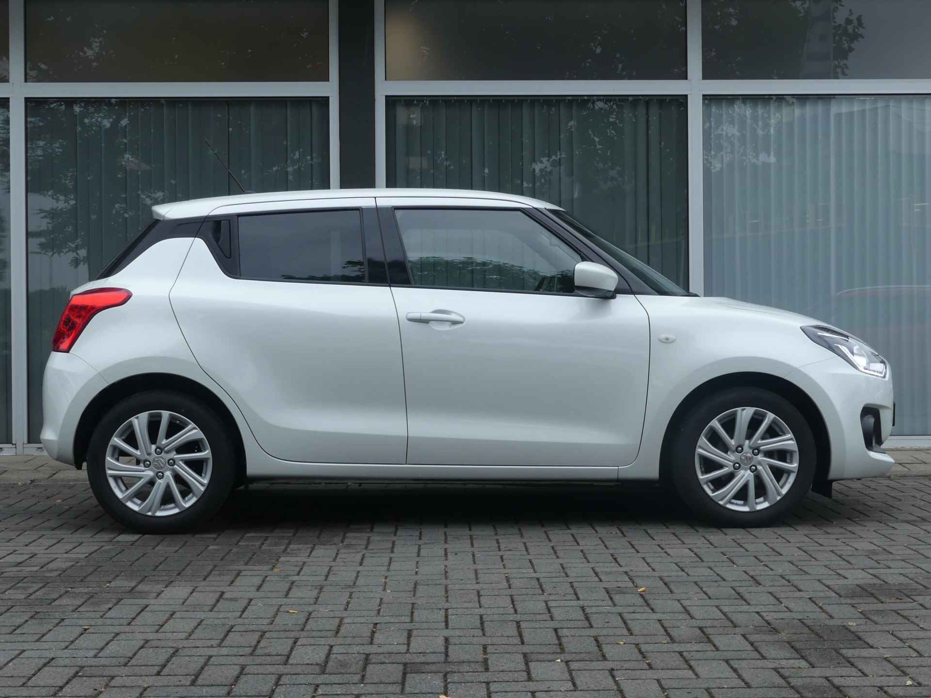 Suzuki Swift 1.2 Select Smart Hybrid Navigatie, Camera, Apple/Android, Parkeersensoren - 2/32